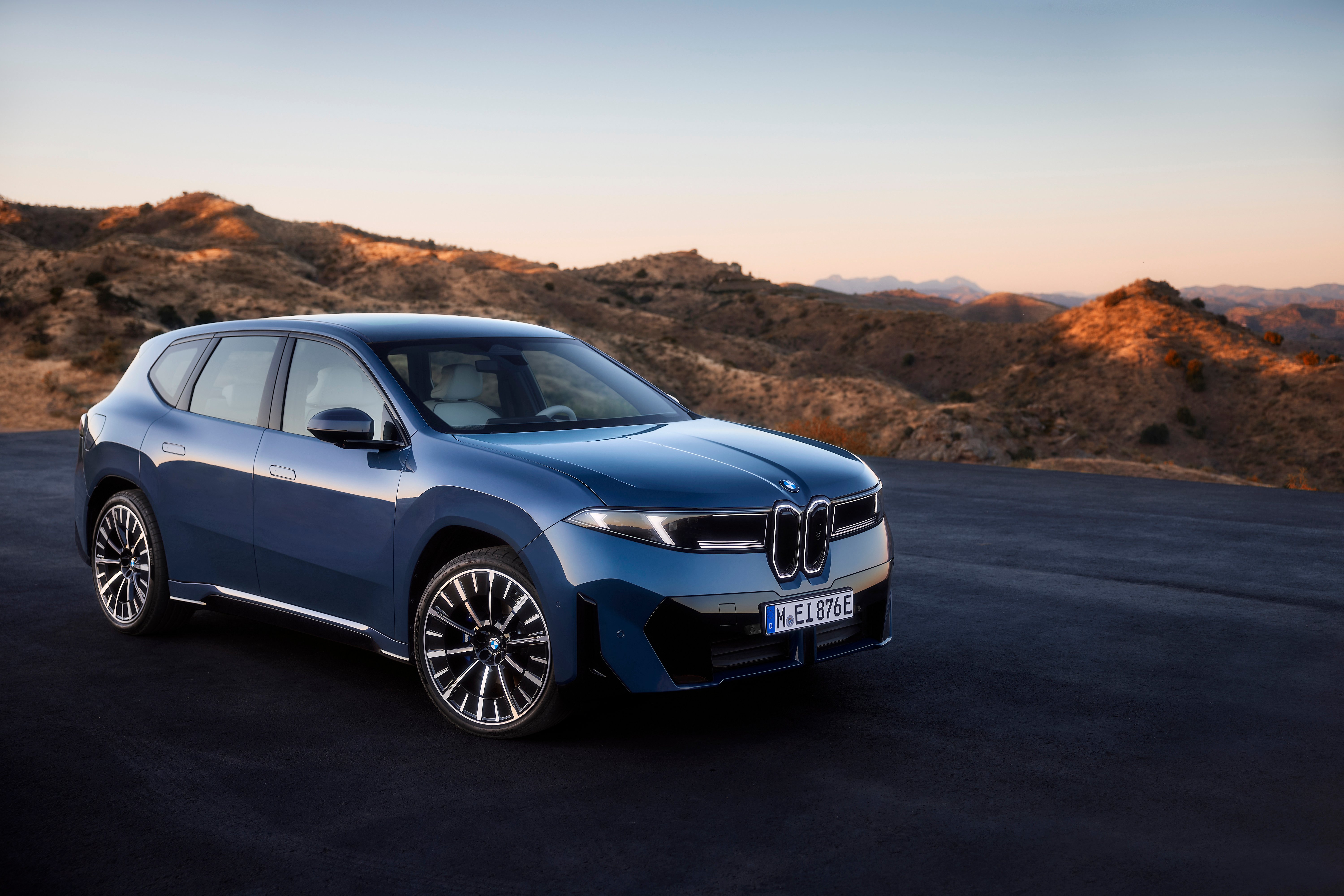 P90615621_highRes_the-new-bmw-ix3-50-x