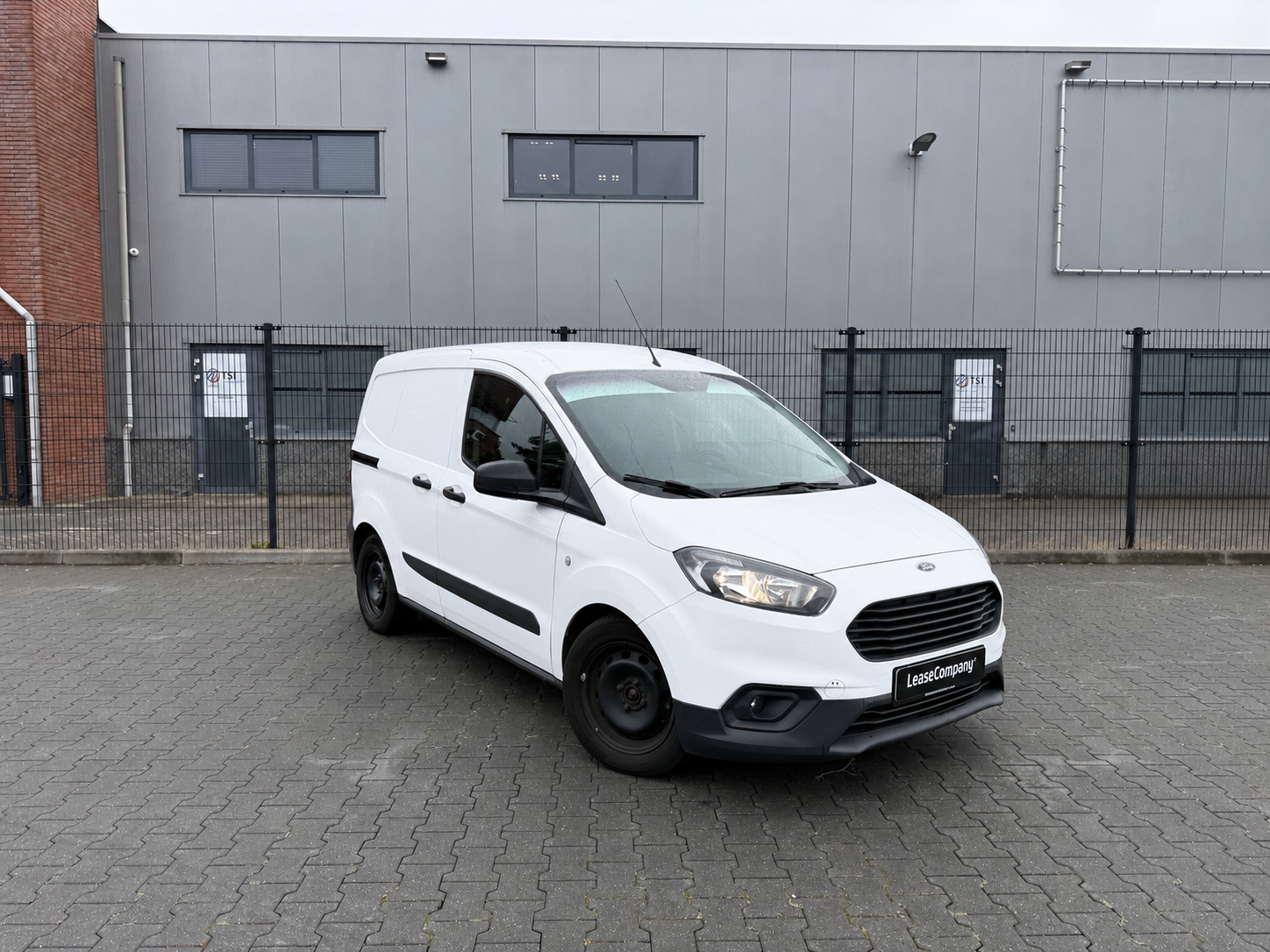 Ford Transit Courier Limited | € 2.000 Overnamebonus foto 2