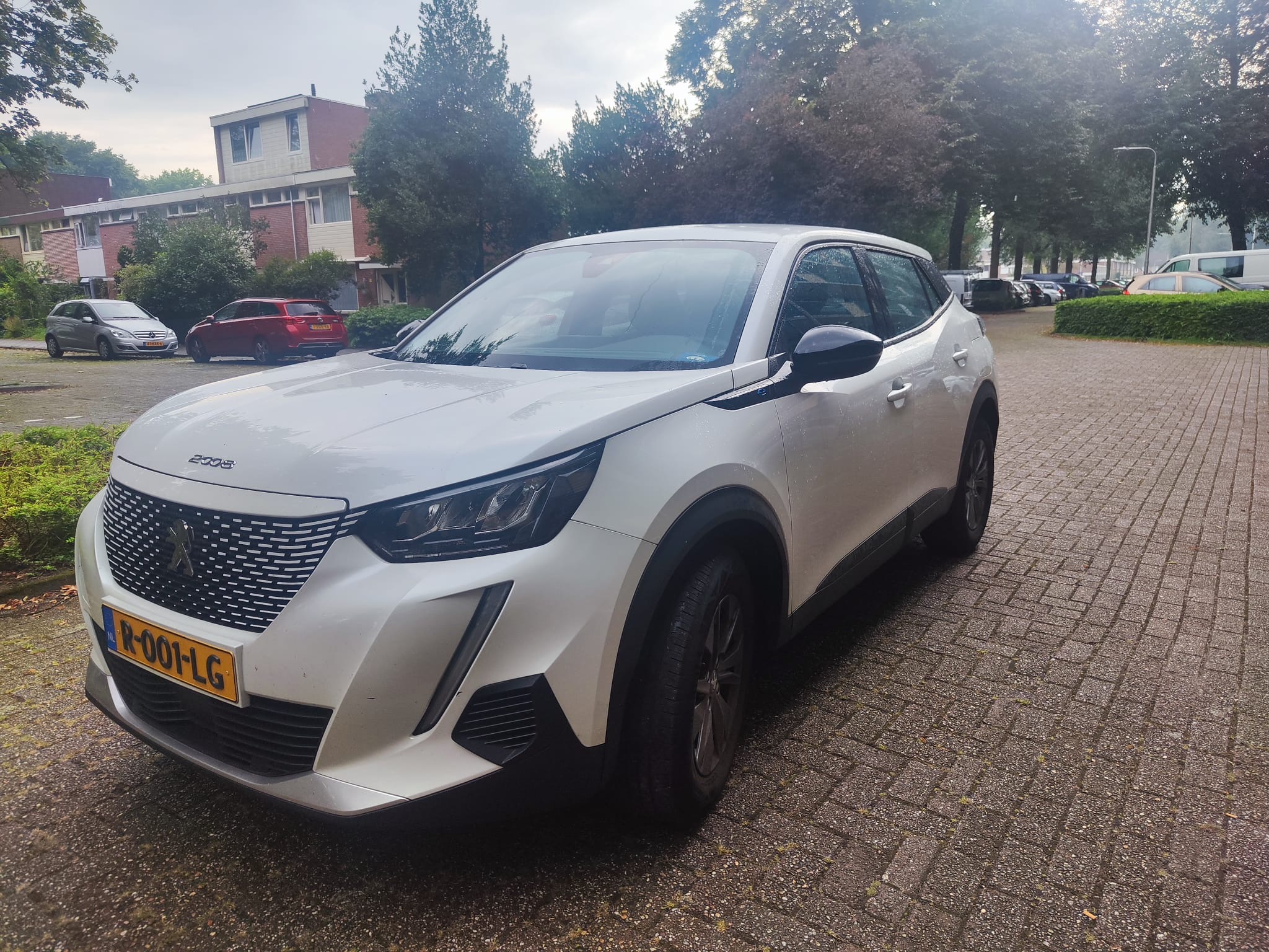 Peugeot e-2008 100kW/ 50kWh Active Pack