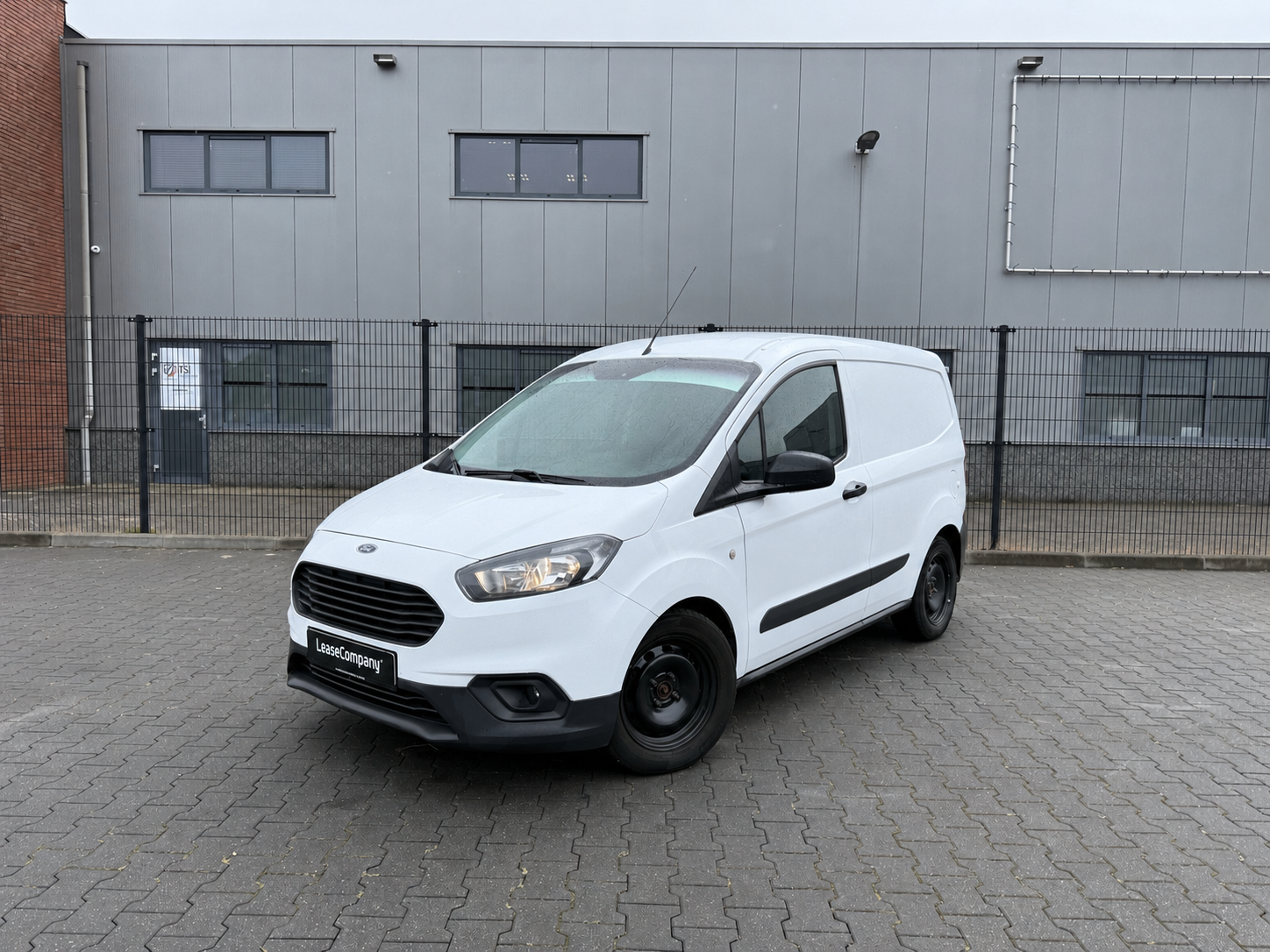 Ford Transit Courier Limited | € 2.000 Overnamebonus hoofdafbeelding
