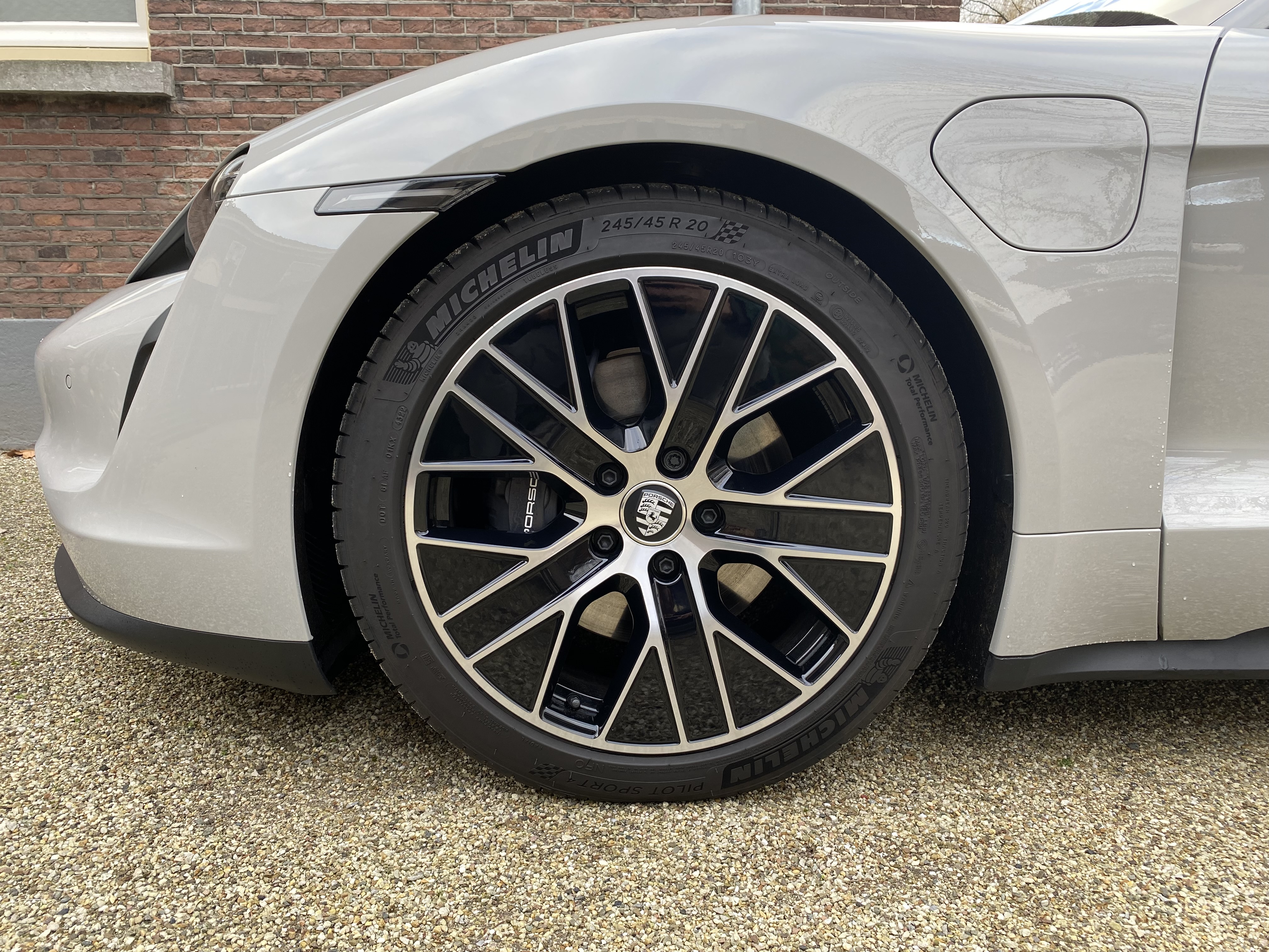 Porsche Taycan Sport Turismo foto 8