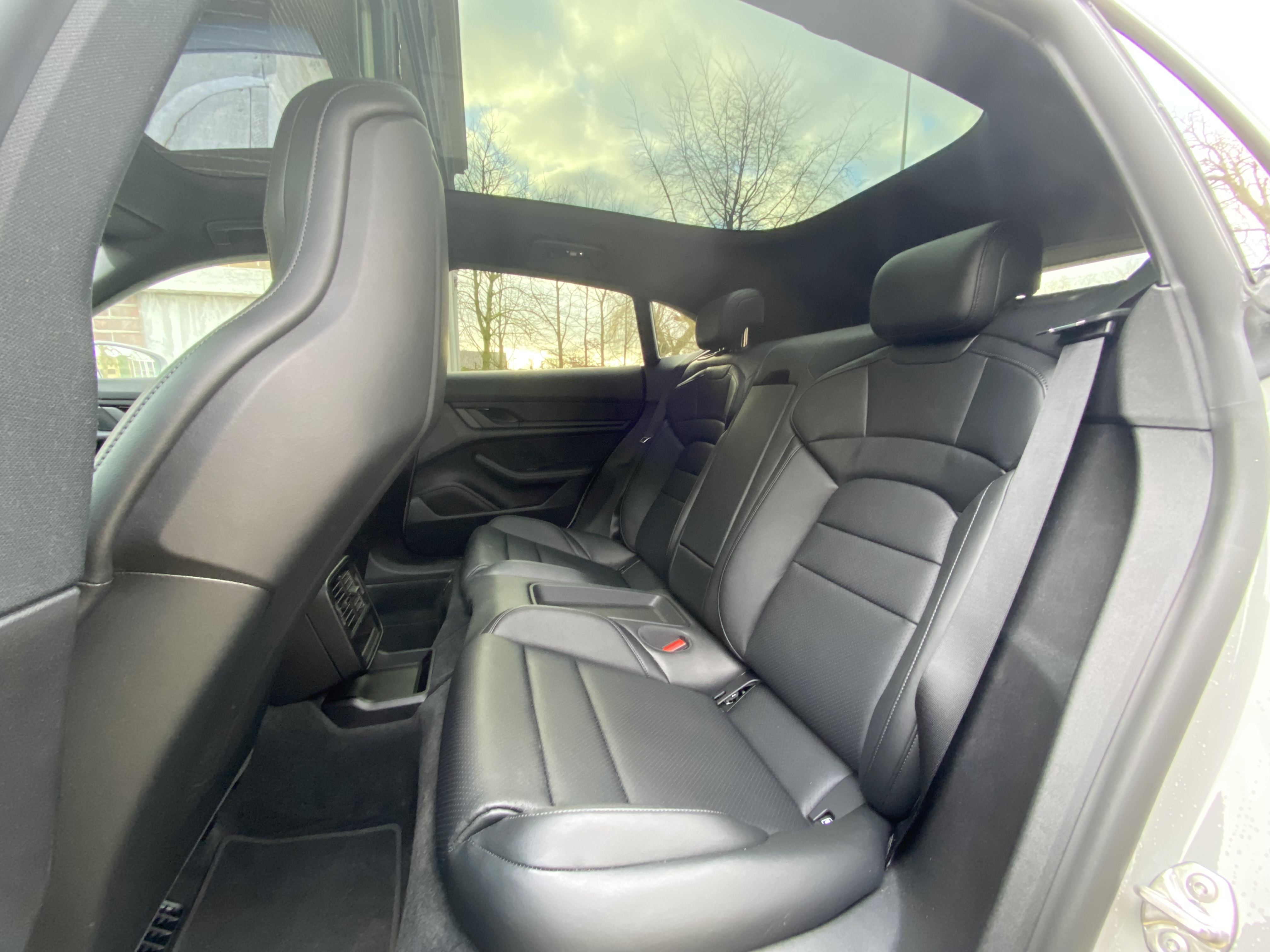 Porsche Taycan Sport Turismo foto 7