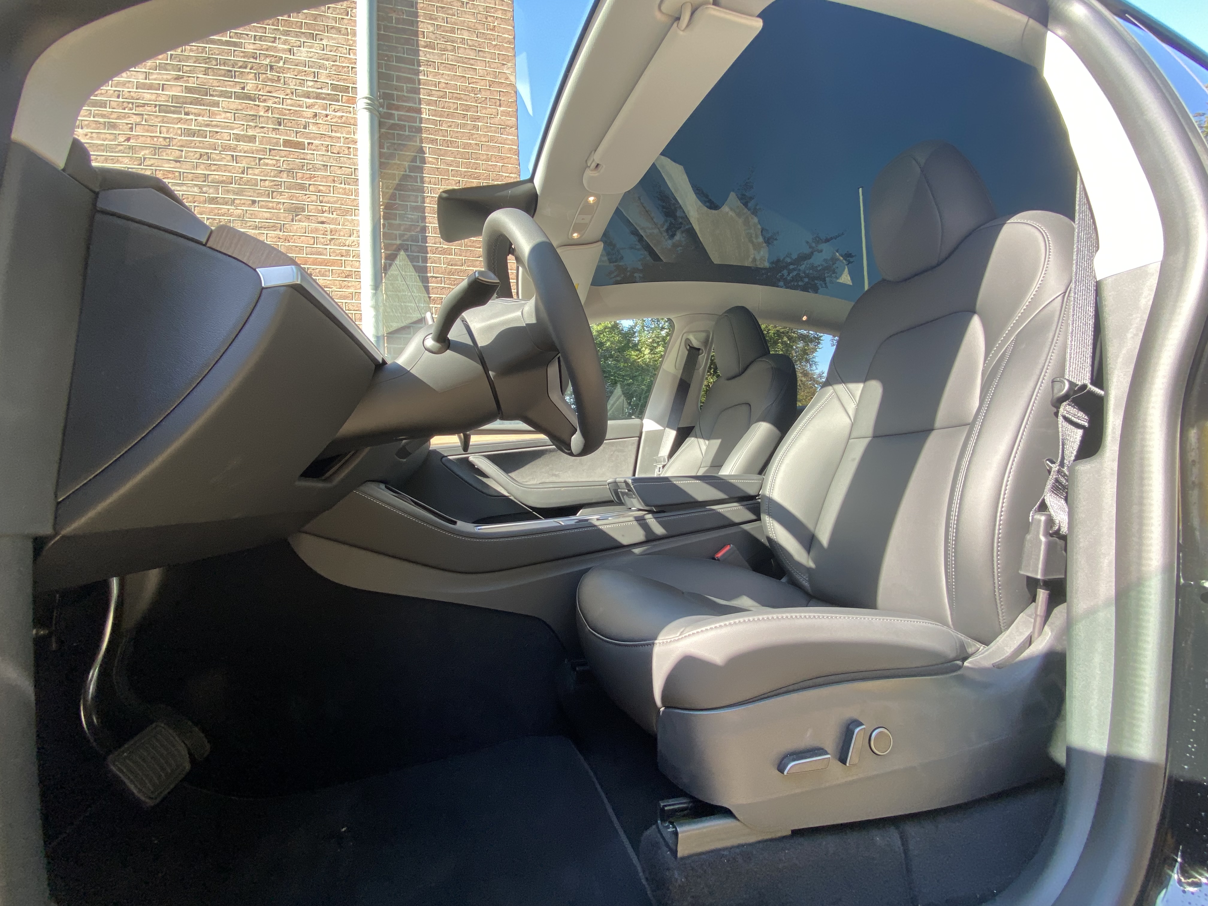 Tesla Model Y Standard Range RWD foto 7