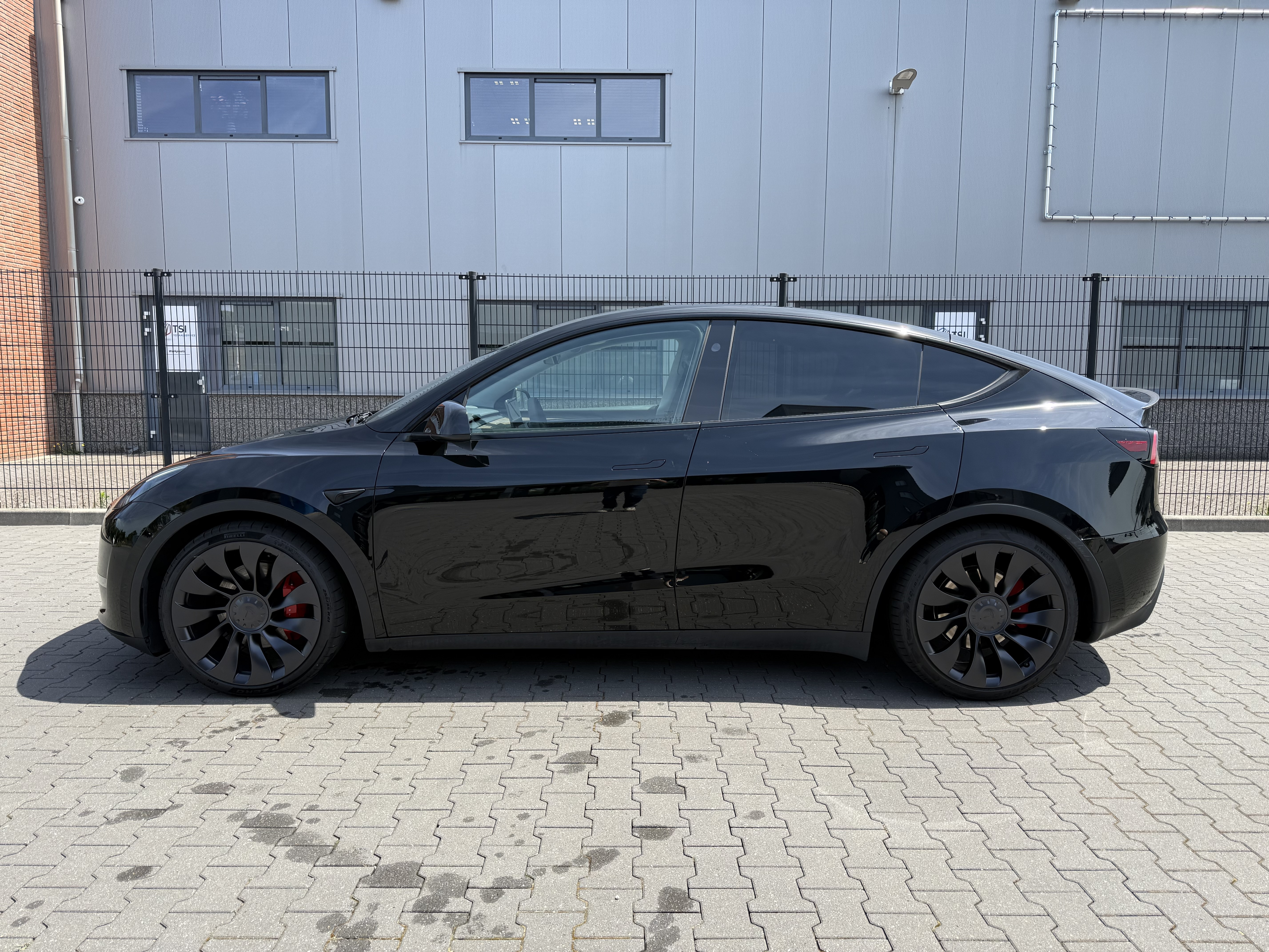 Tesla model Y AWD Dual Motor Performance | €2.000 Overnamebonus foto 4