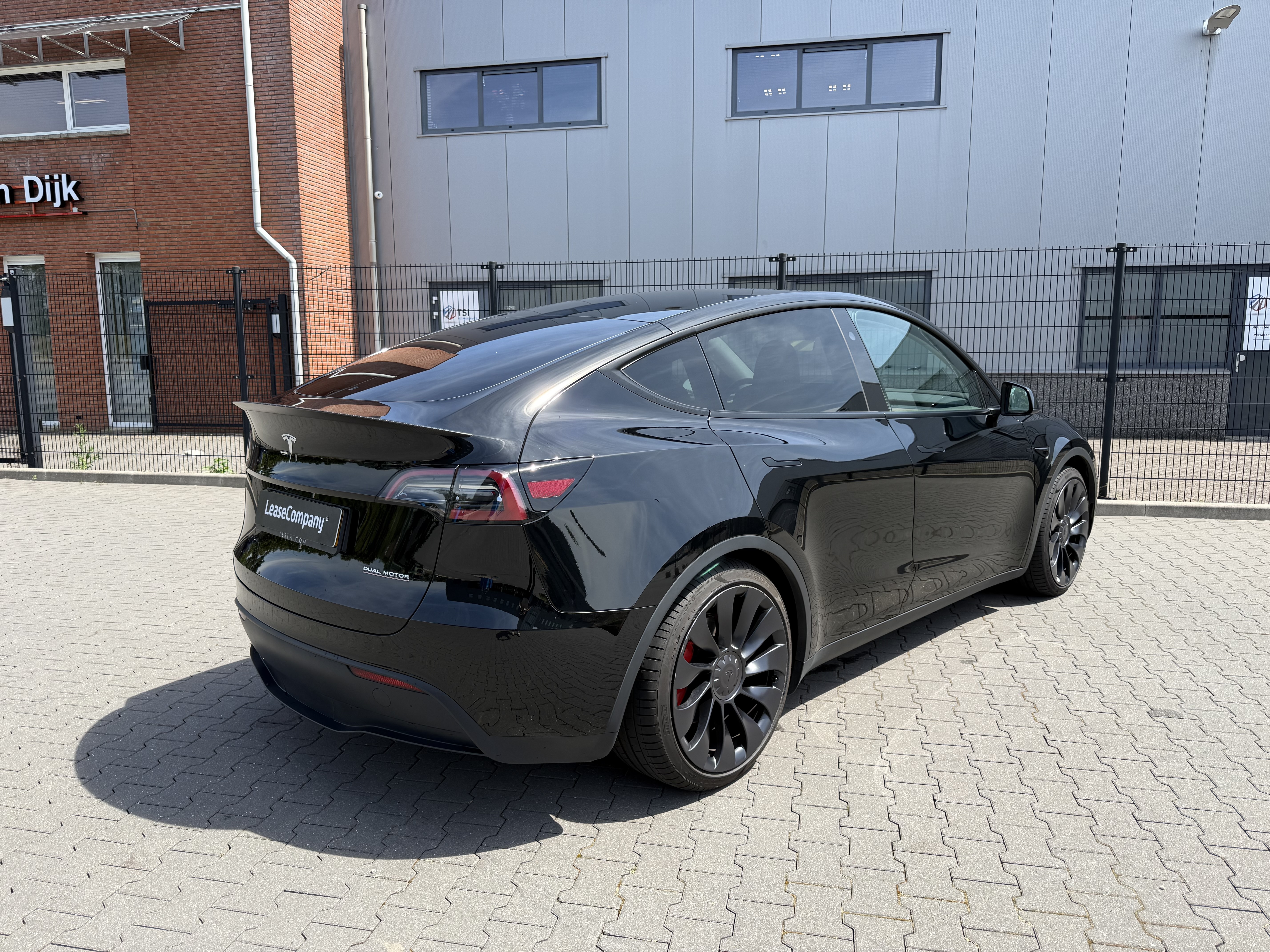Tesla model Y AWD Dual Motor Performance | €2.000 Overnamebonus foto 3