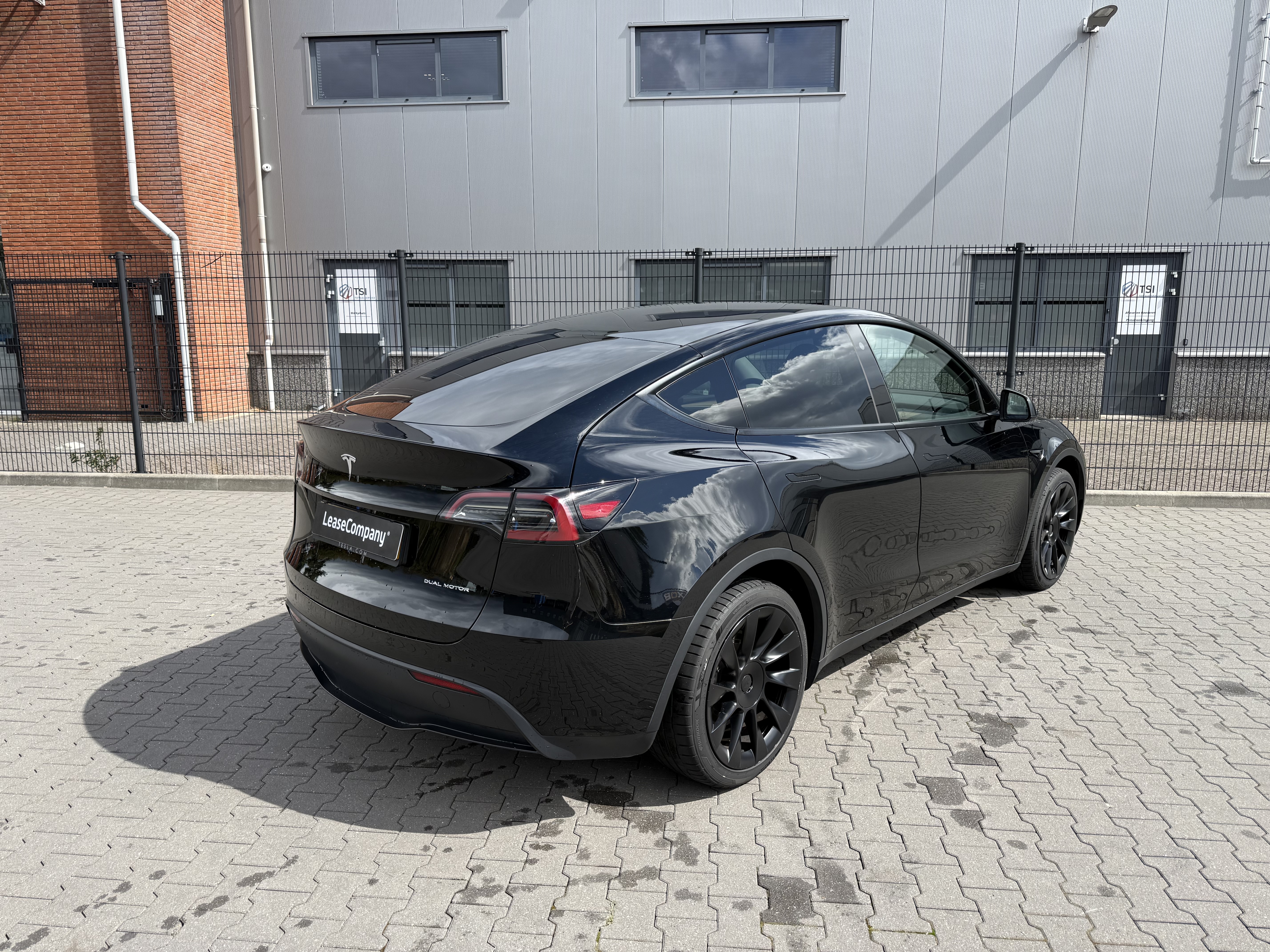 Tesla model Y Long Range AWD  foto 4