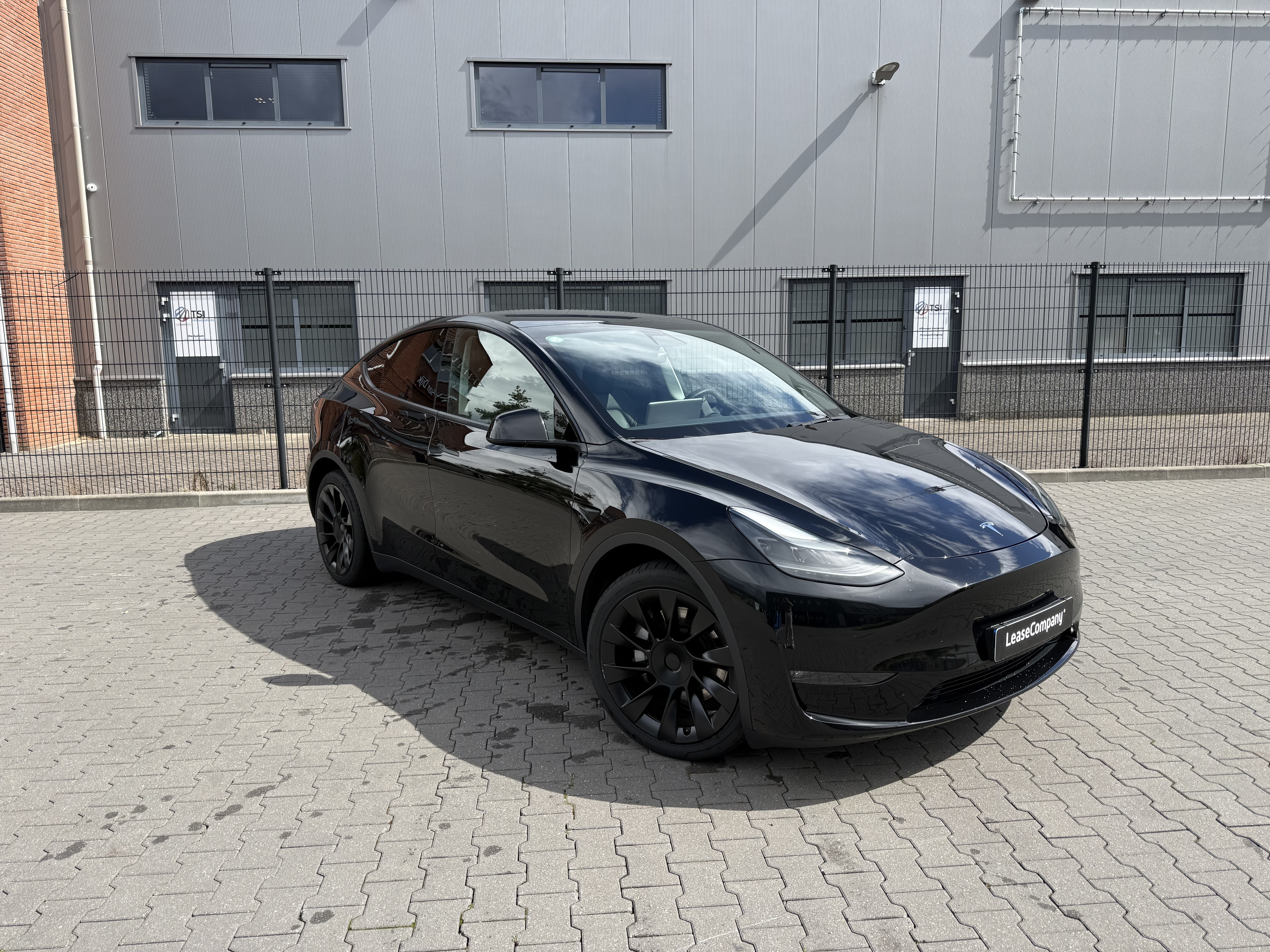 Tesla model Y Long Range AWD  foto 2