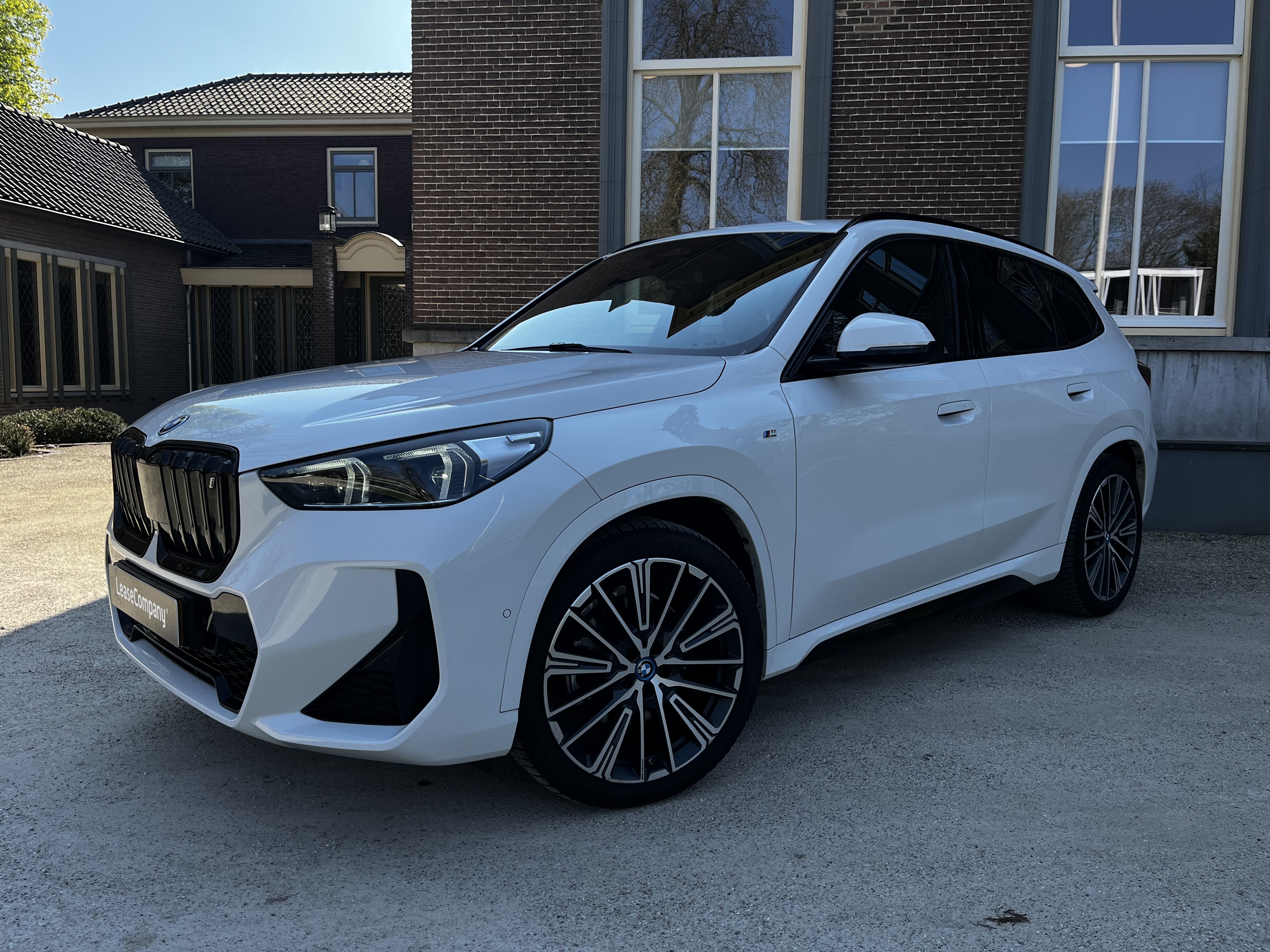 BMW iX1 xDrive30 Launch Edition hoofdafbeelding