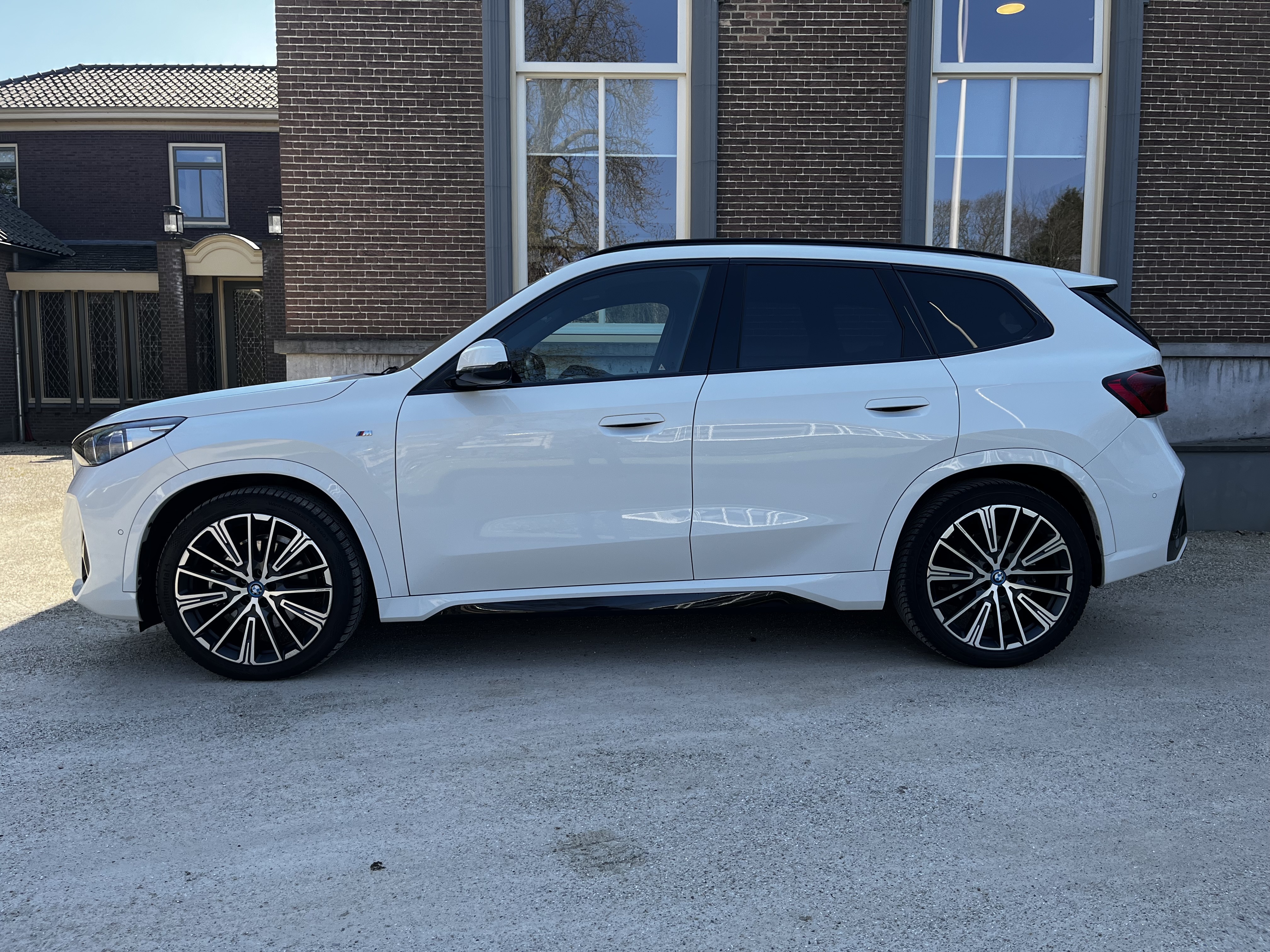 BMW iX1 xDrive30 Launch Edition foto 5