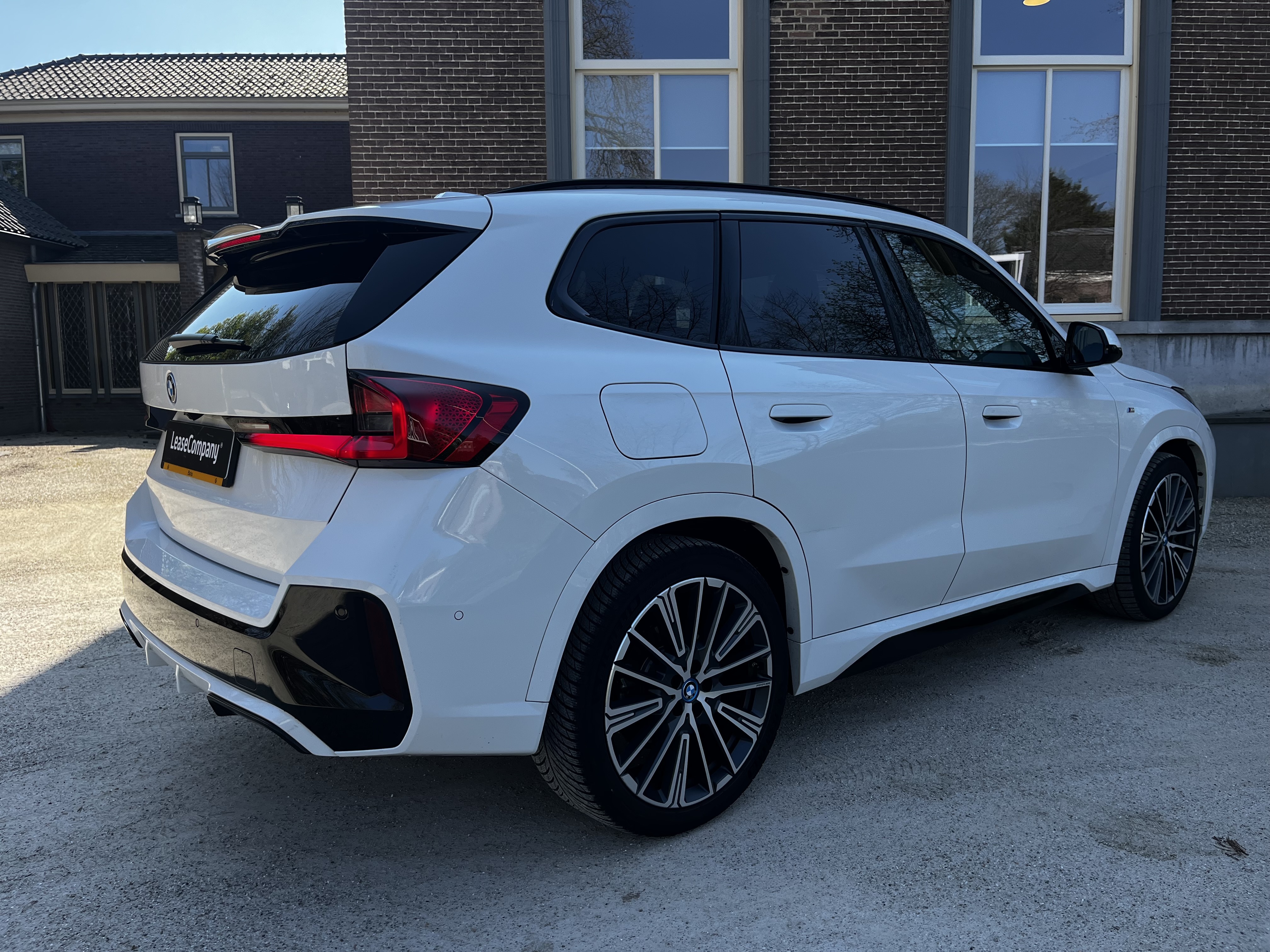 BMW iX1 xDrive30 Launch Edition foto 4