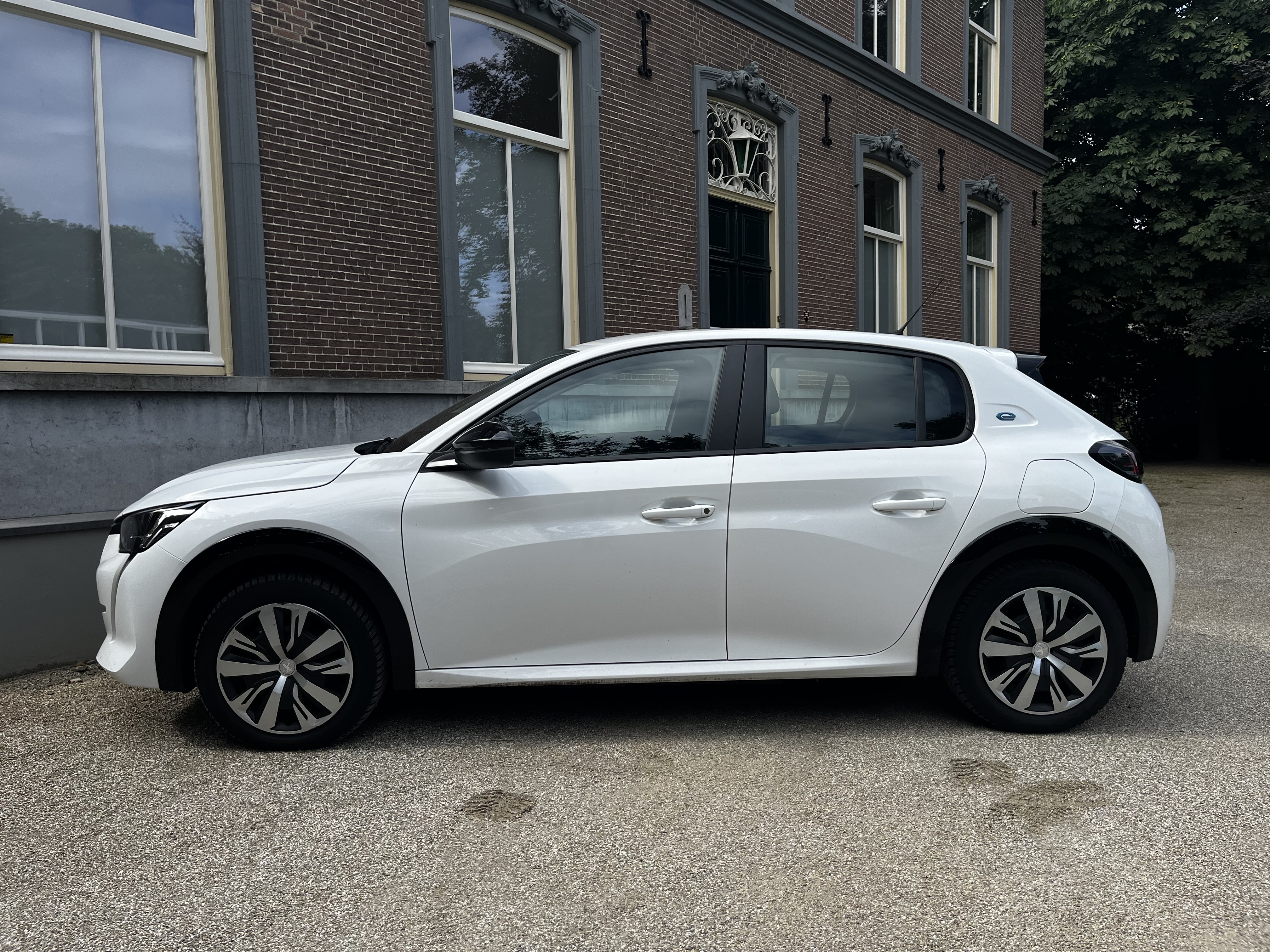 Peugeot e-208 100KW / 50kWh Active foto 5