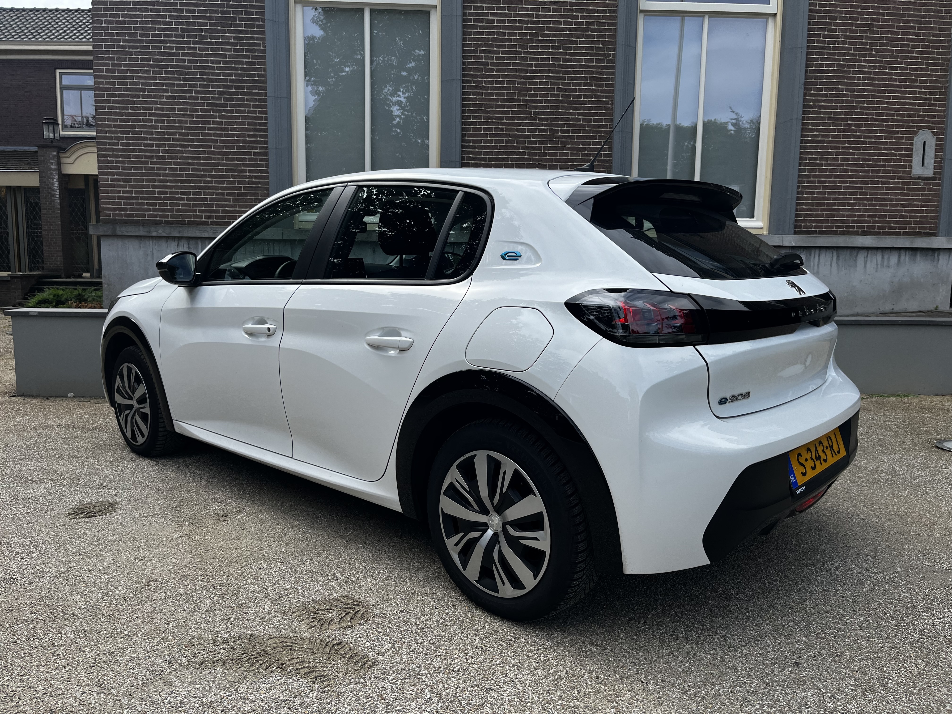 Peugeot e-208 100KW / 50kWh Active foto 3