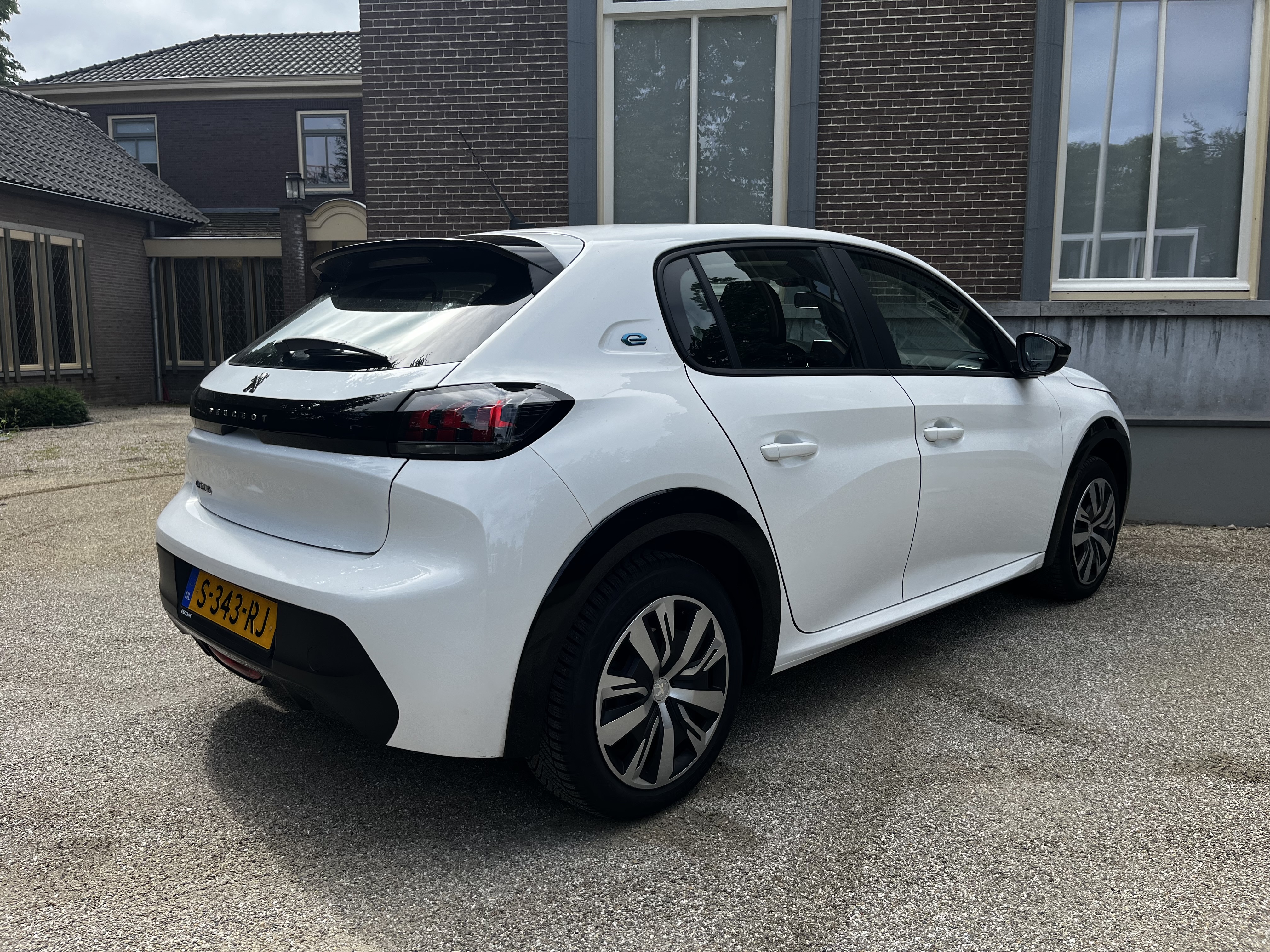 Peugeot e-208 100KW / 50kWh Active foto 4
