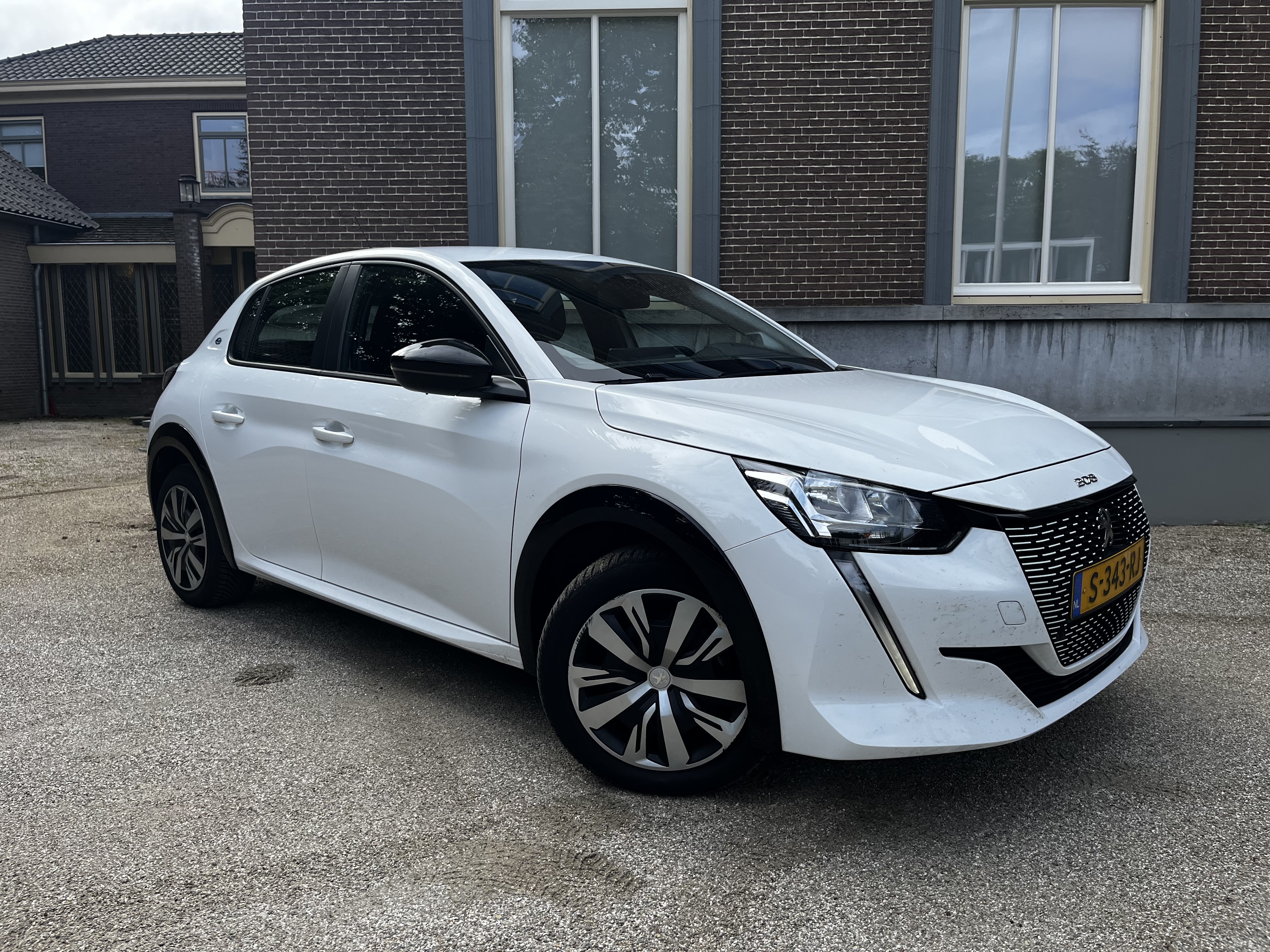 Peugeot e-208 100KW / 50kWh Active foto 2