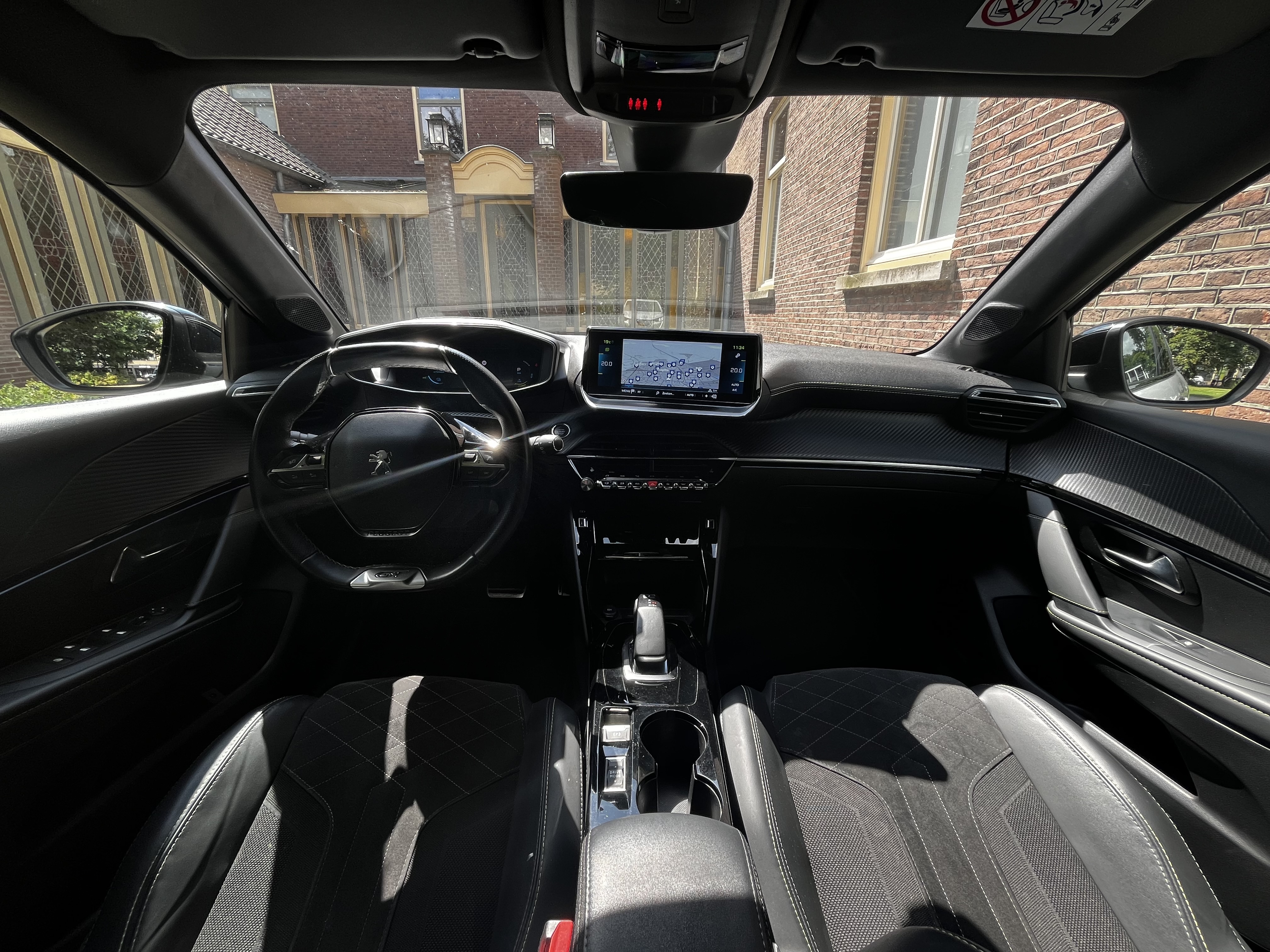Peugeot e-208 100kW / 50kWh GT Pack foto 6