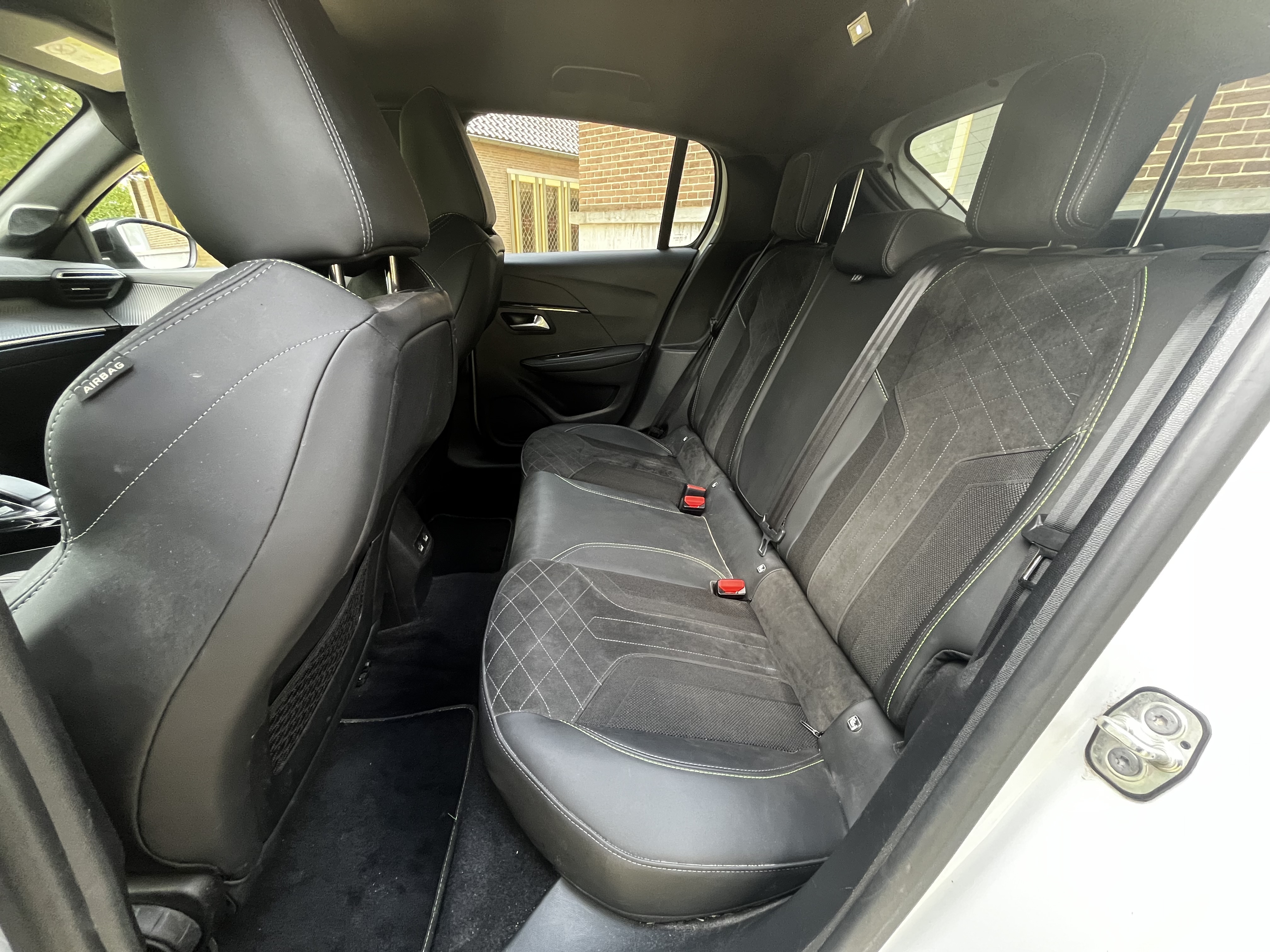 Peugeot e-208 100kW / 50kWh GT Pack foto 8
