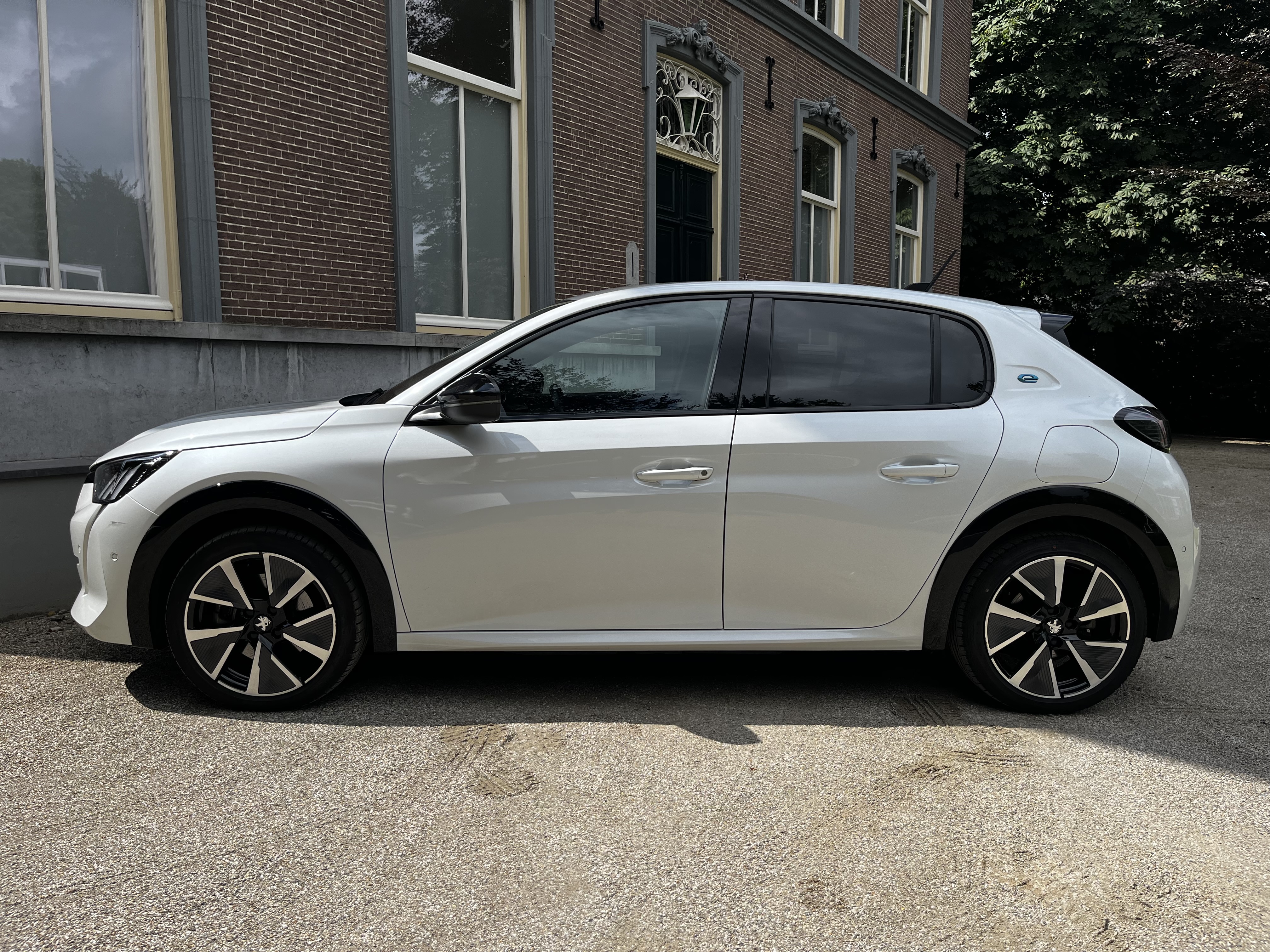 Peugeot e-208 100kW / 50kWh GT Pack foto 5