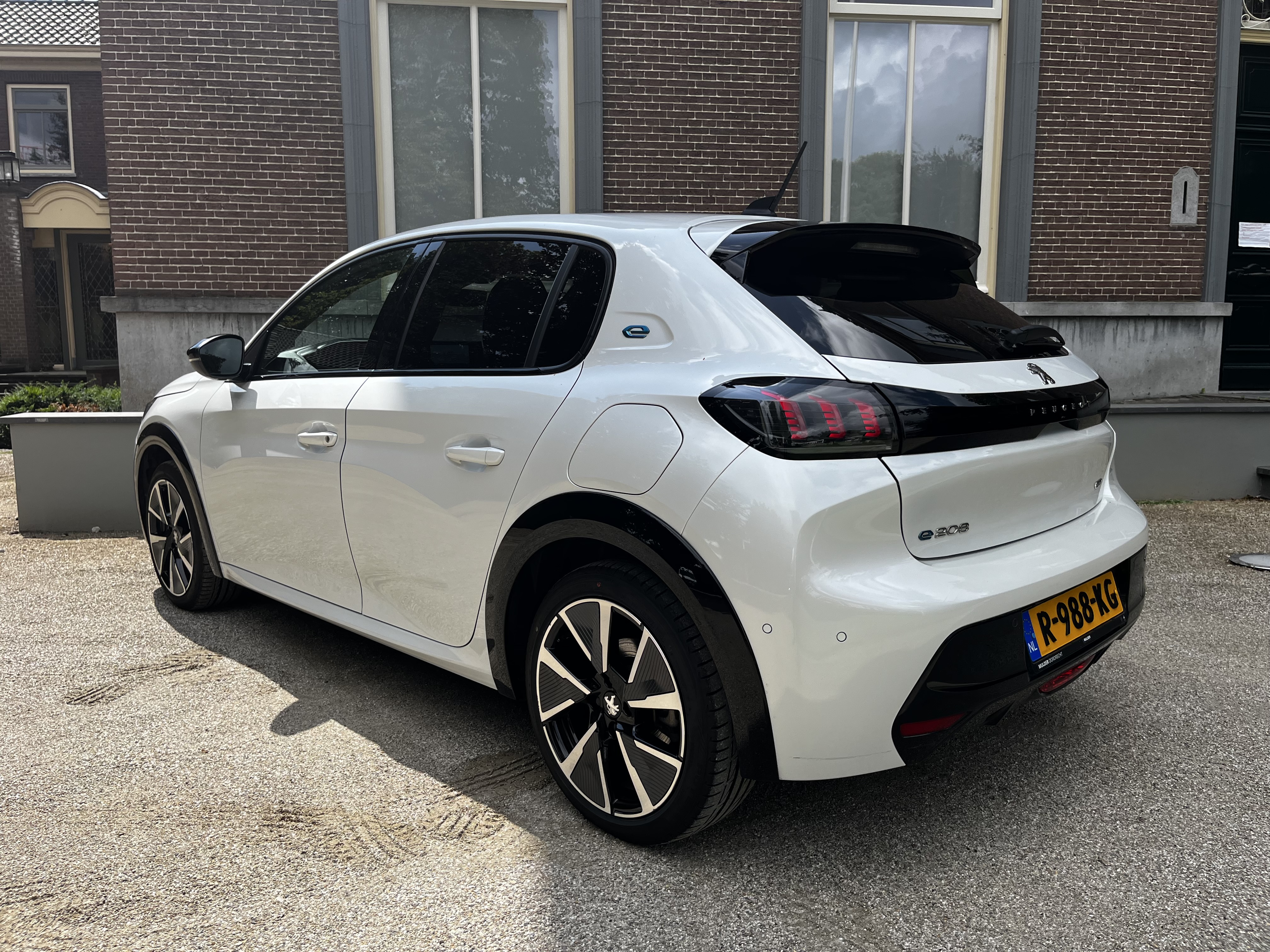 Peugeot e-208 100kW / 50kWh GT Pack foto 3