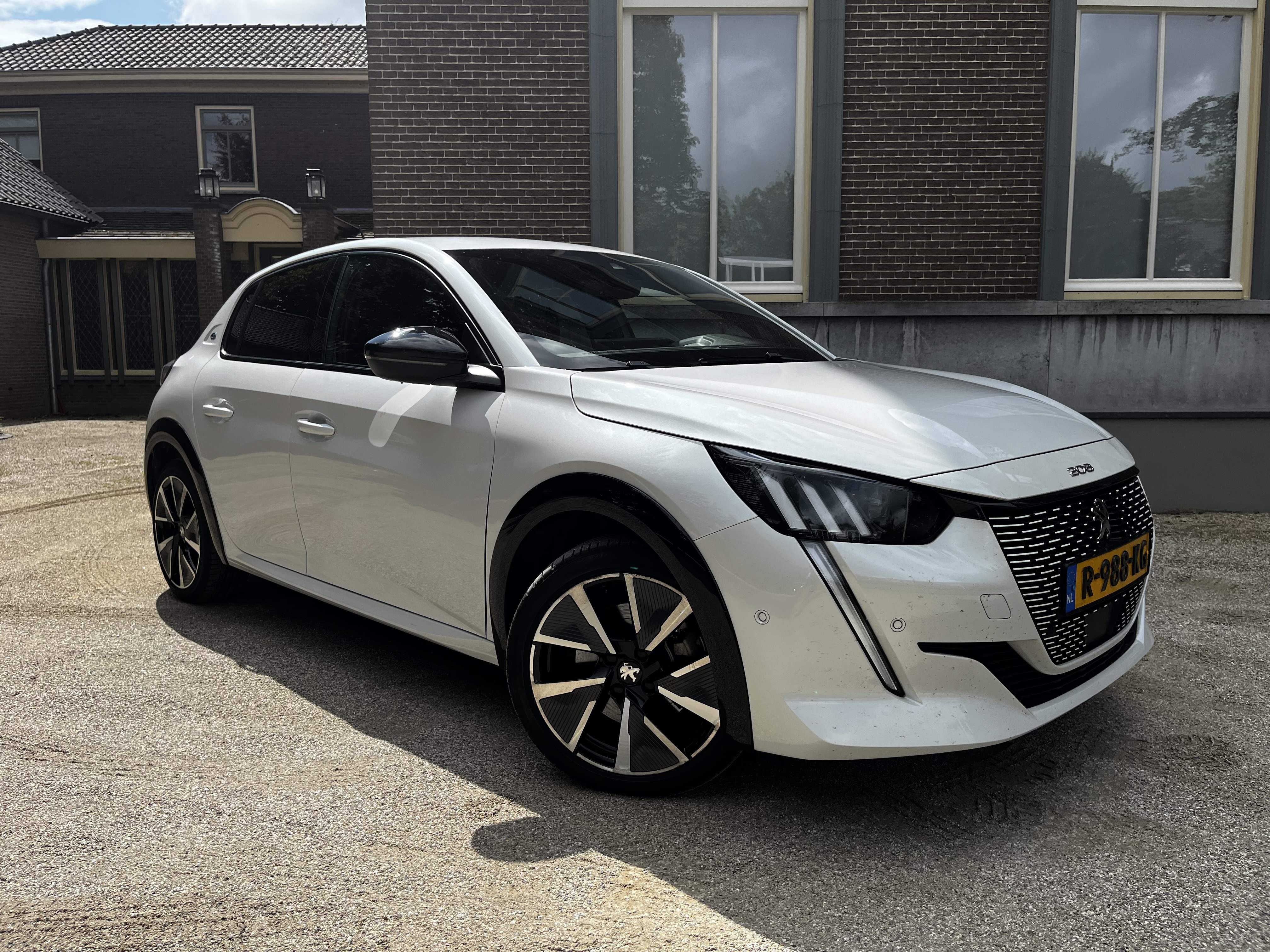 Peugeot e-208 100kW / 50kWh GT Pack foto 2