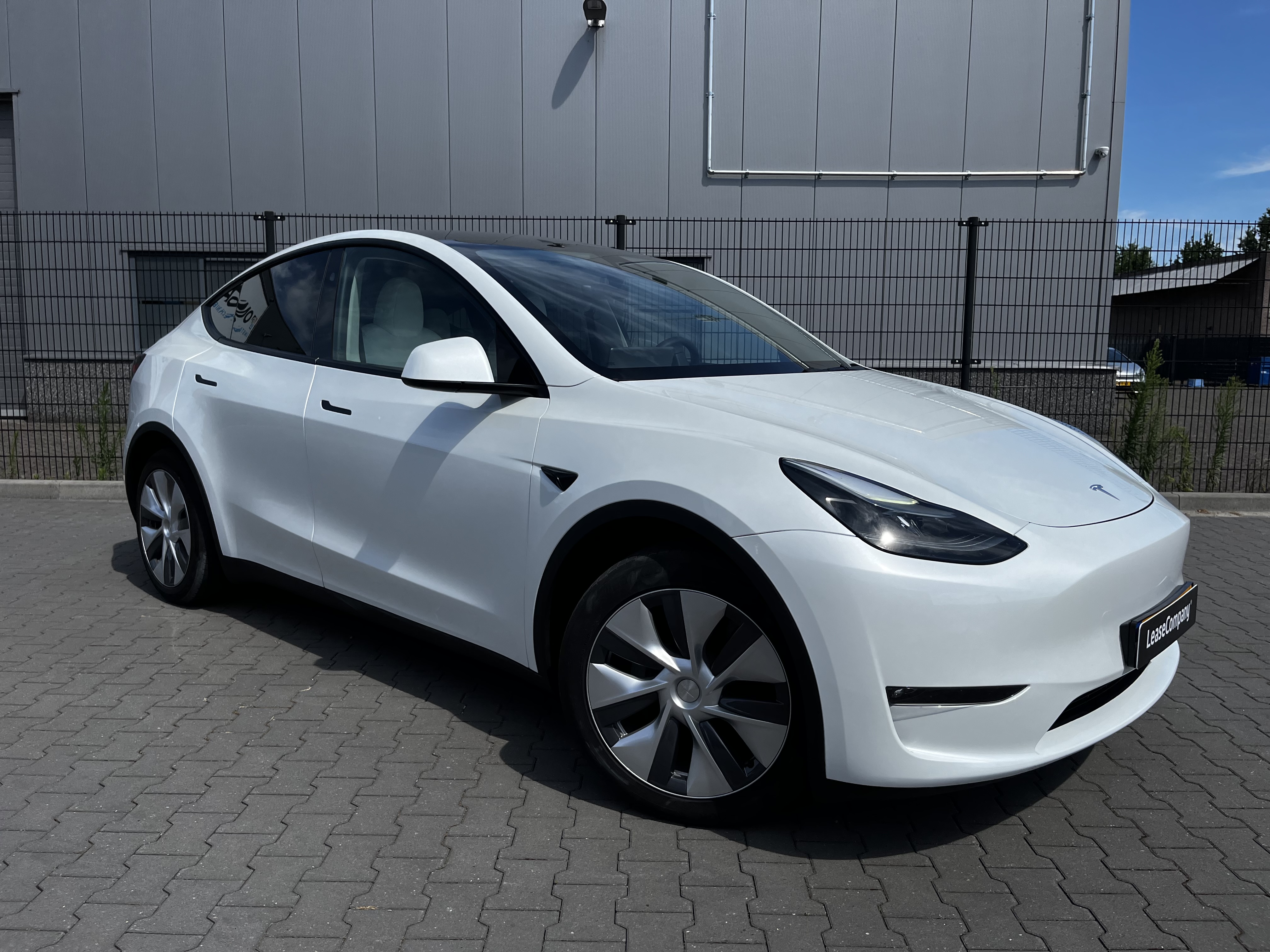 Tesla model Y Long range Dual Motor AWD foto 2