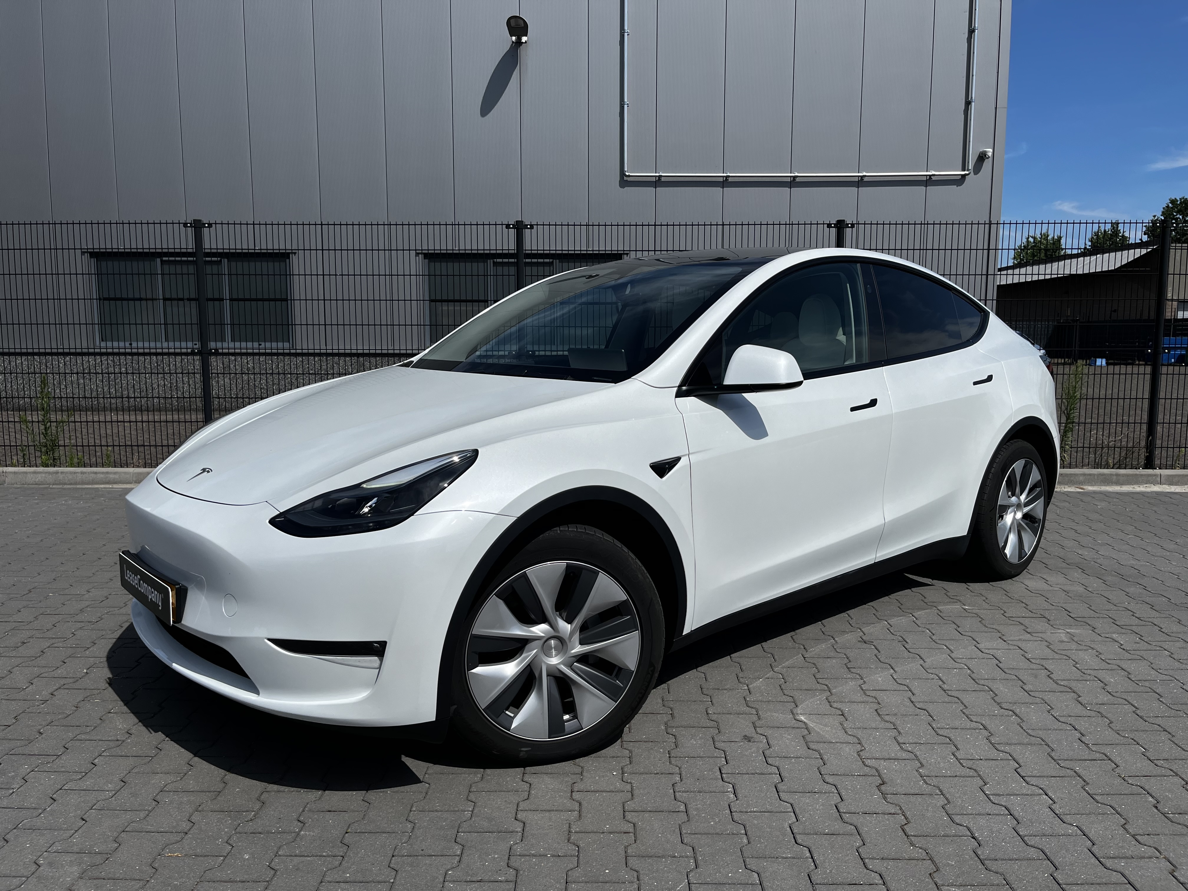 Tesla model Y Long range Dual Motor AWD hoofdafbeelding