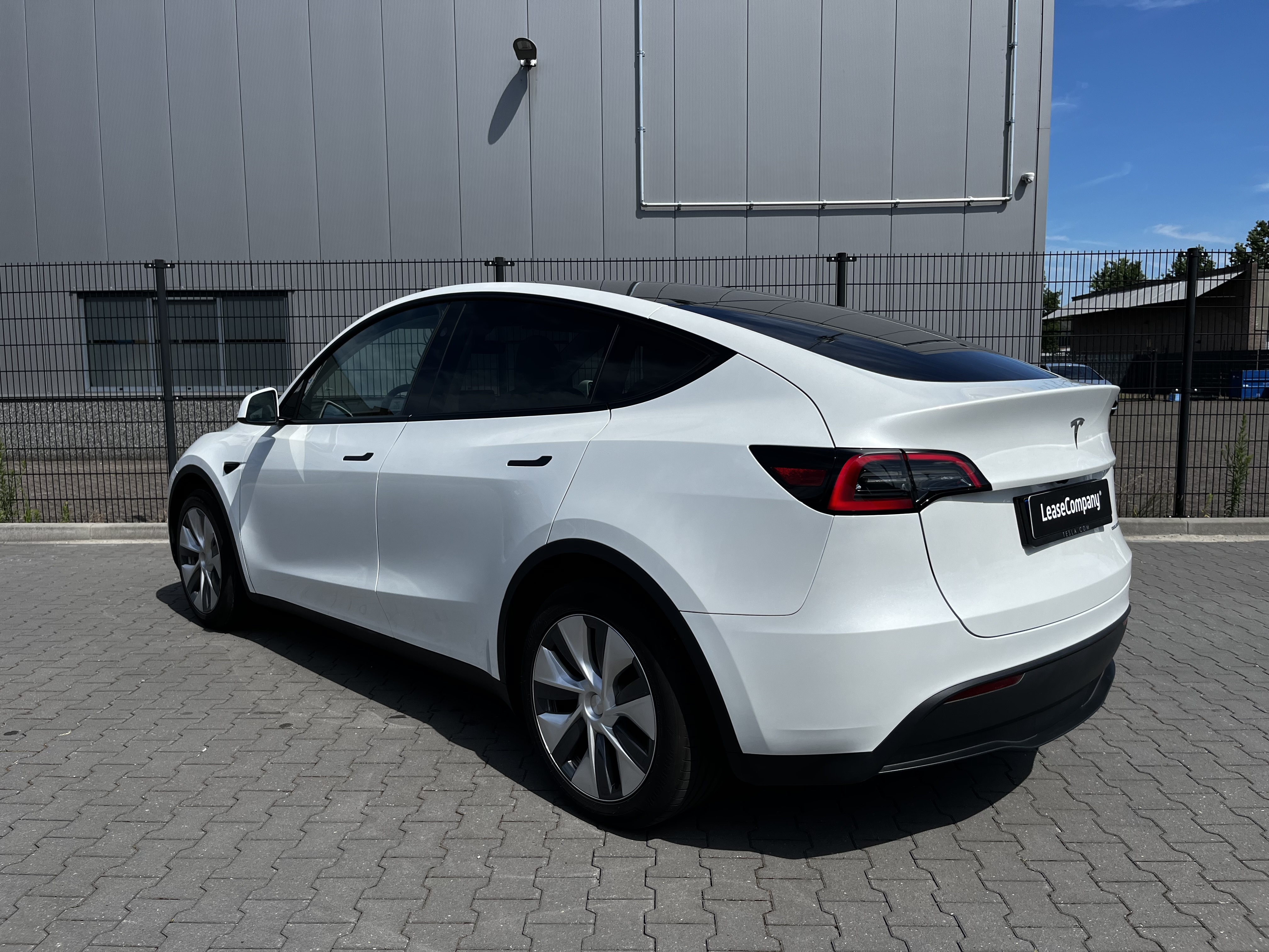 Tesla model Y Long range Dual Motor AWD foto 3