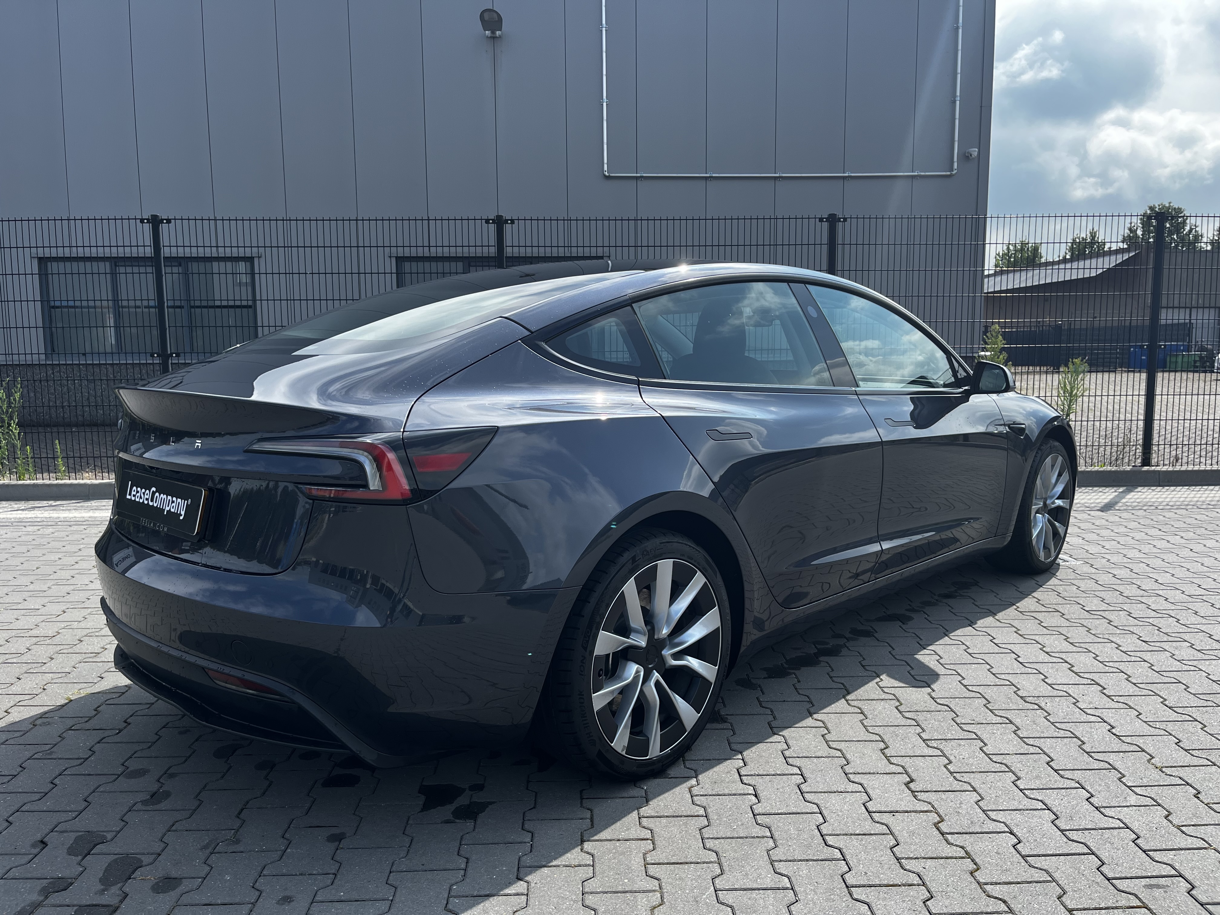 Tesla model 3 RWD | €1.000 Overnamebonus foto 4