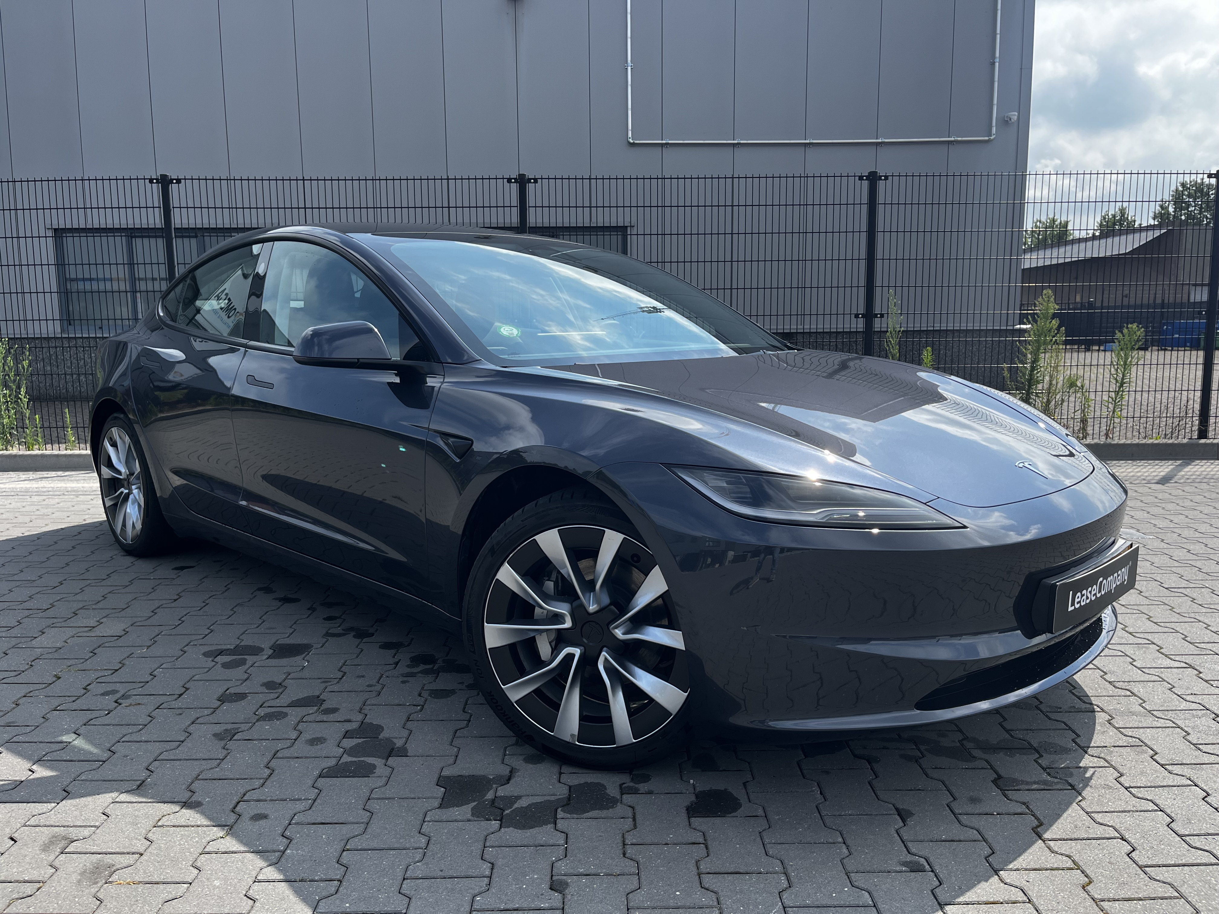 Tesla model 3 RWD | €1.000 Overnamebonus foto 2