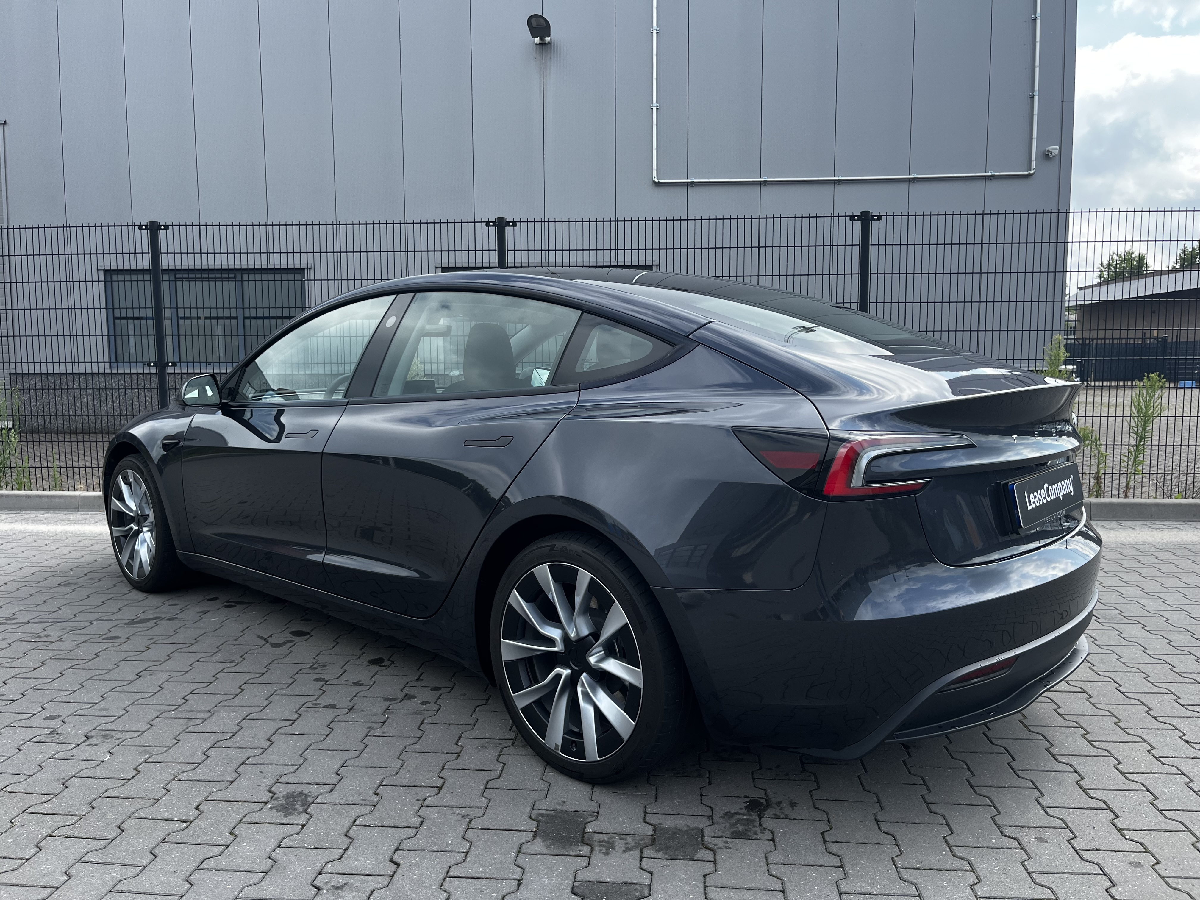 Tesla model 3 RWD | €1.000 Overnamebonus foto 3