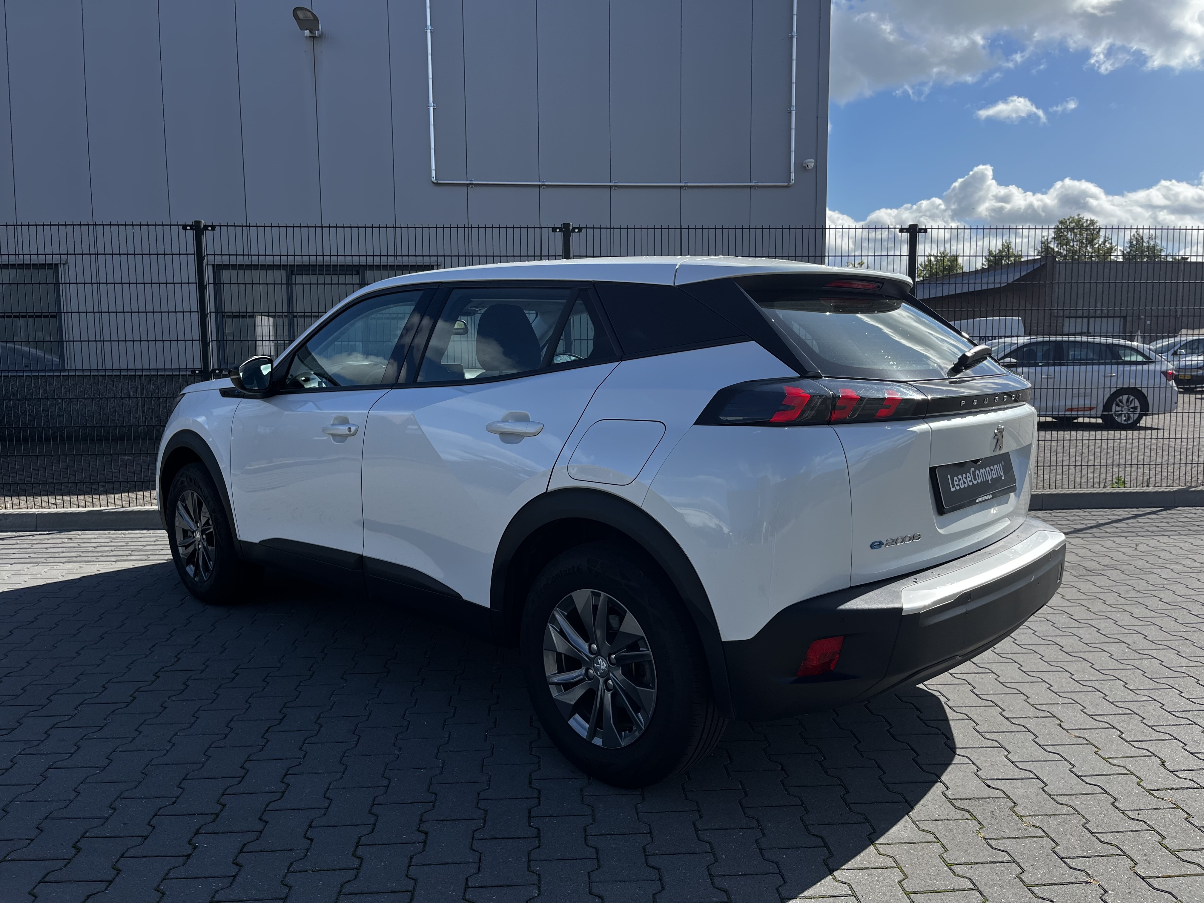 Peugeot e-2008 100kW/ 50kWh Active Pack foto 3