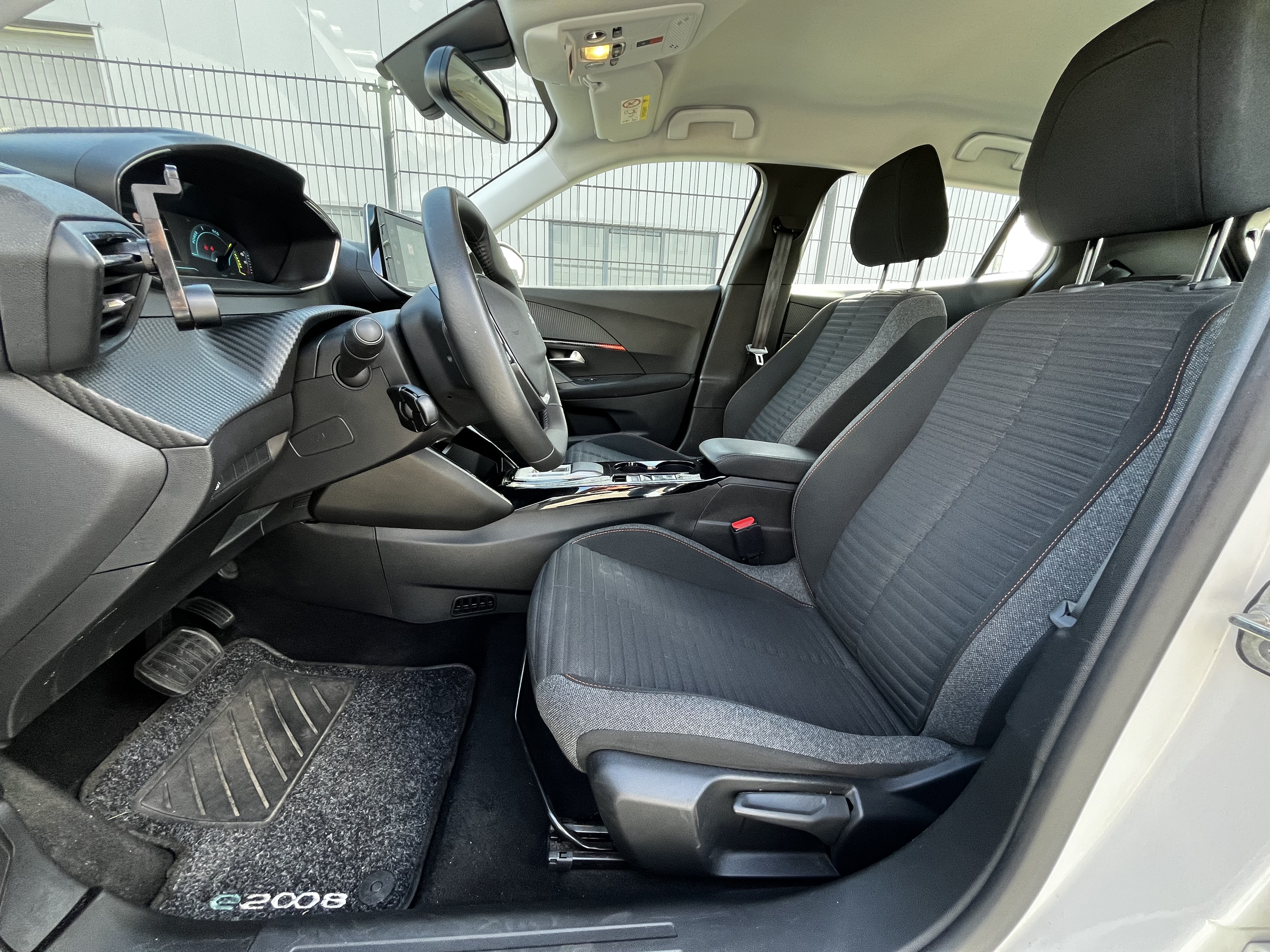 Peugeot e-2008 100kW/ 50kWh Active Pack foto 7