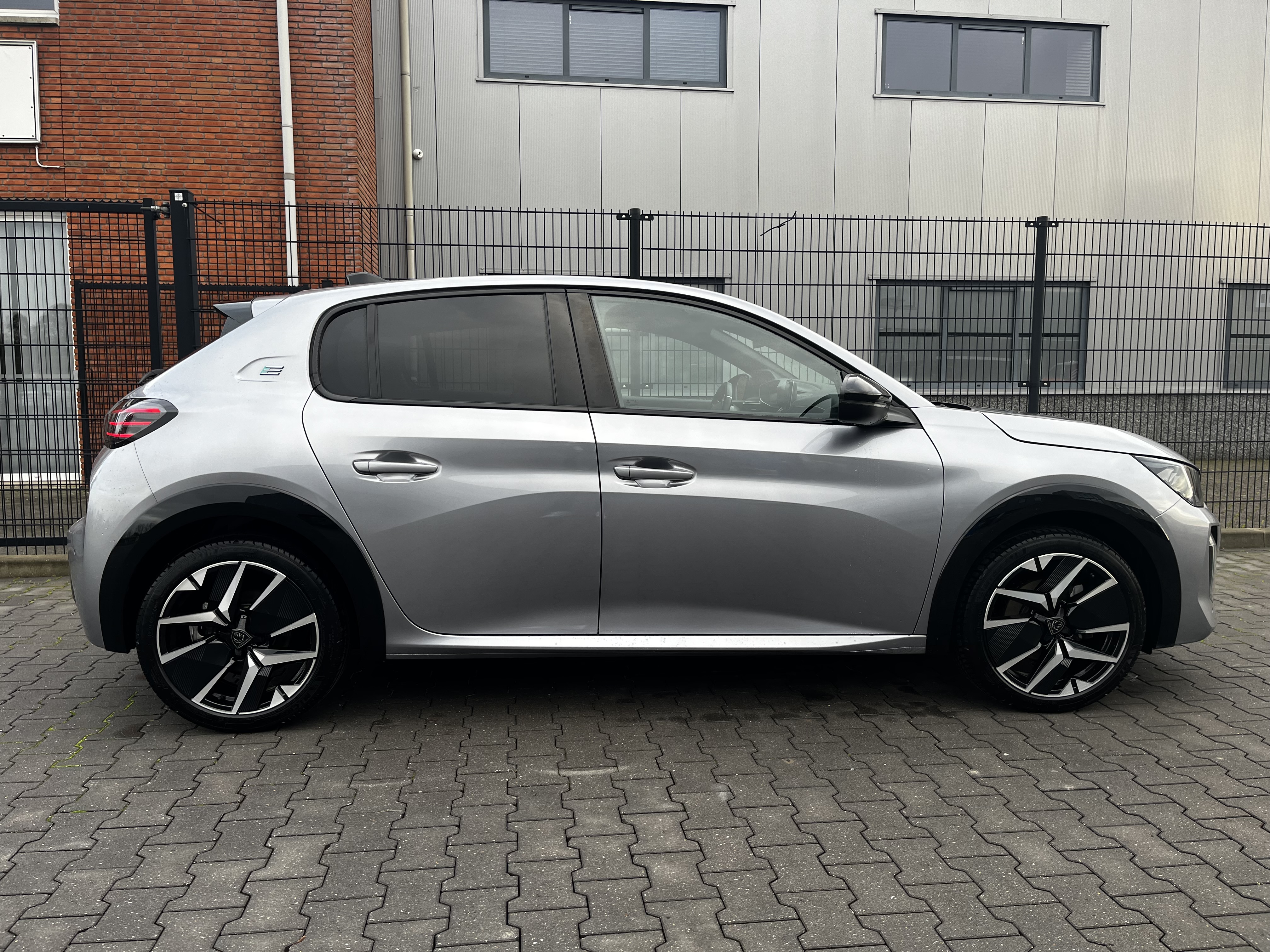 Peugeot e-208 115kW/ 51kWh GT foto 5
