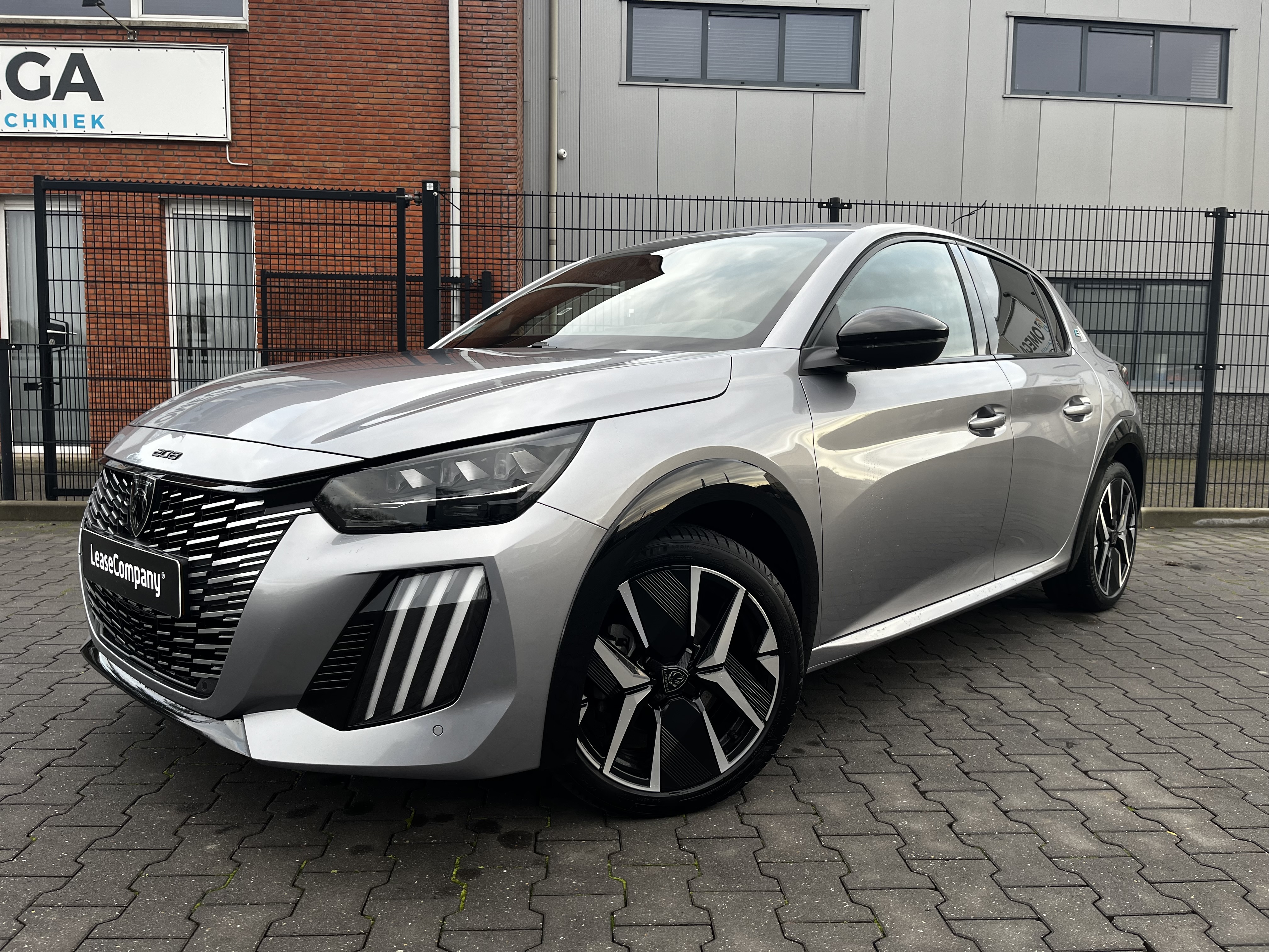 Peugeot e-208 115kW/ 51kWh GT