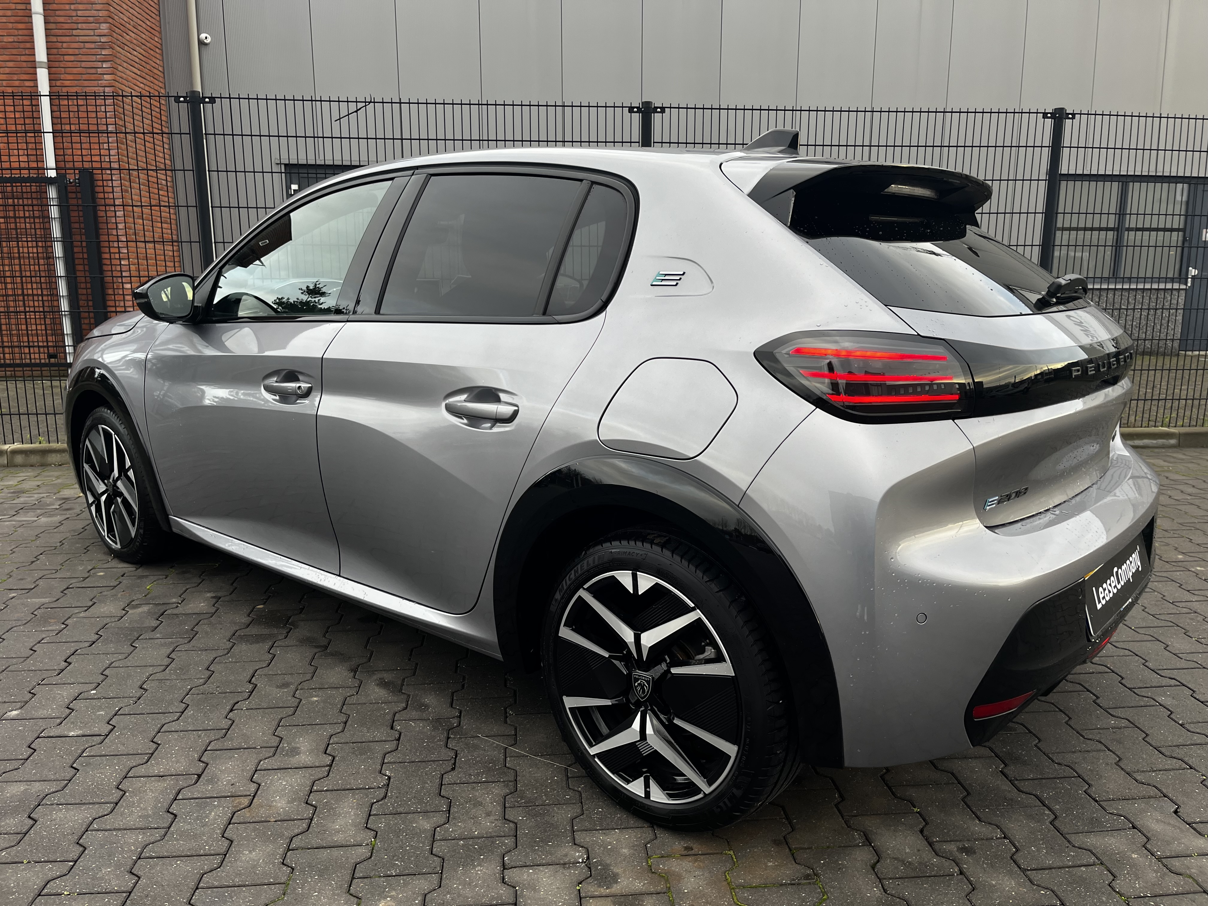 Peugeot e-208 115kW/ 51kWh GT foto 3