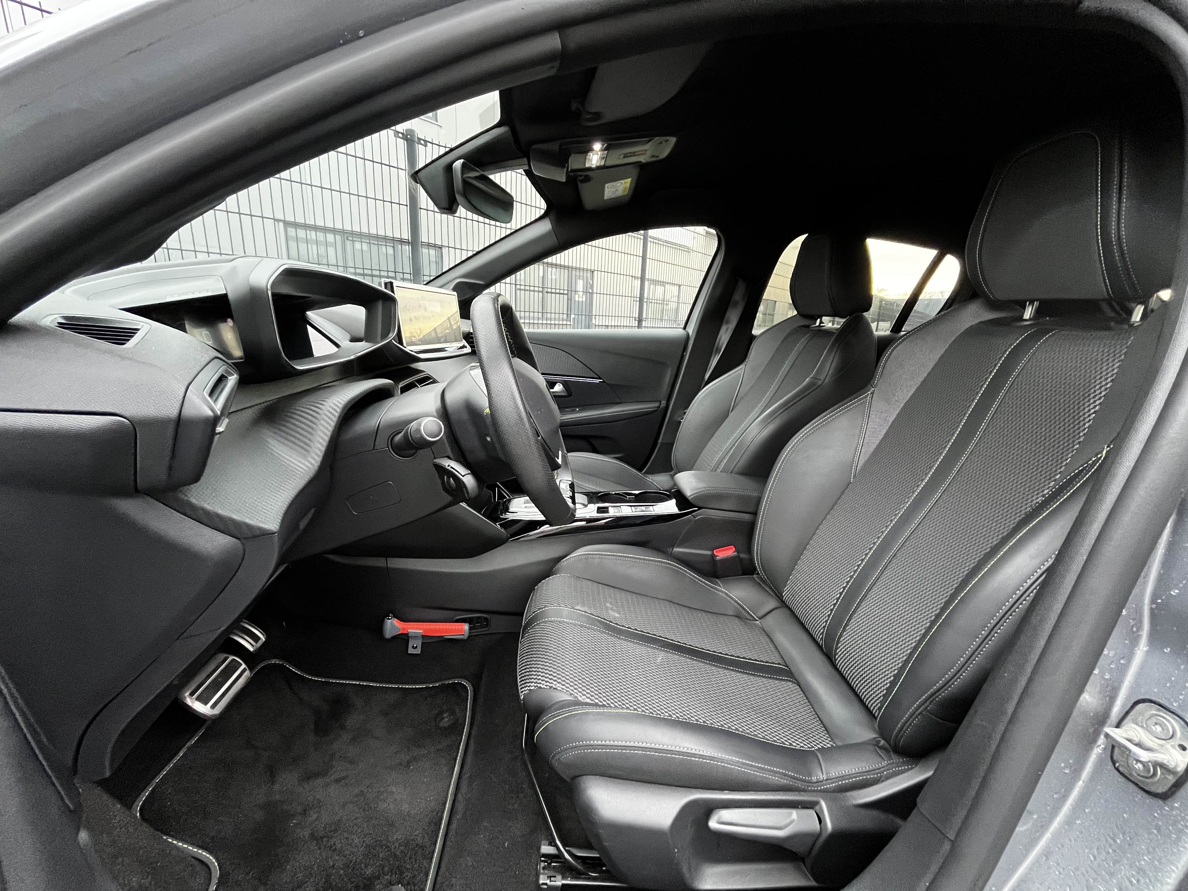 Peugeot e-208 115kW/ 51kWh GT foto 7