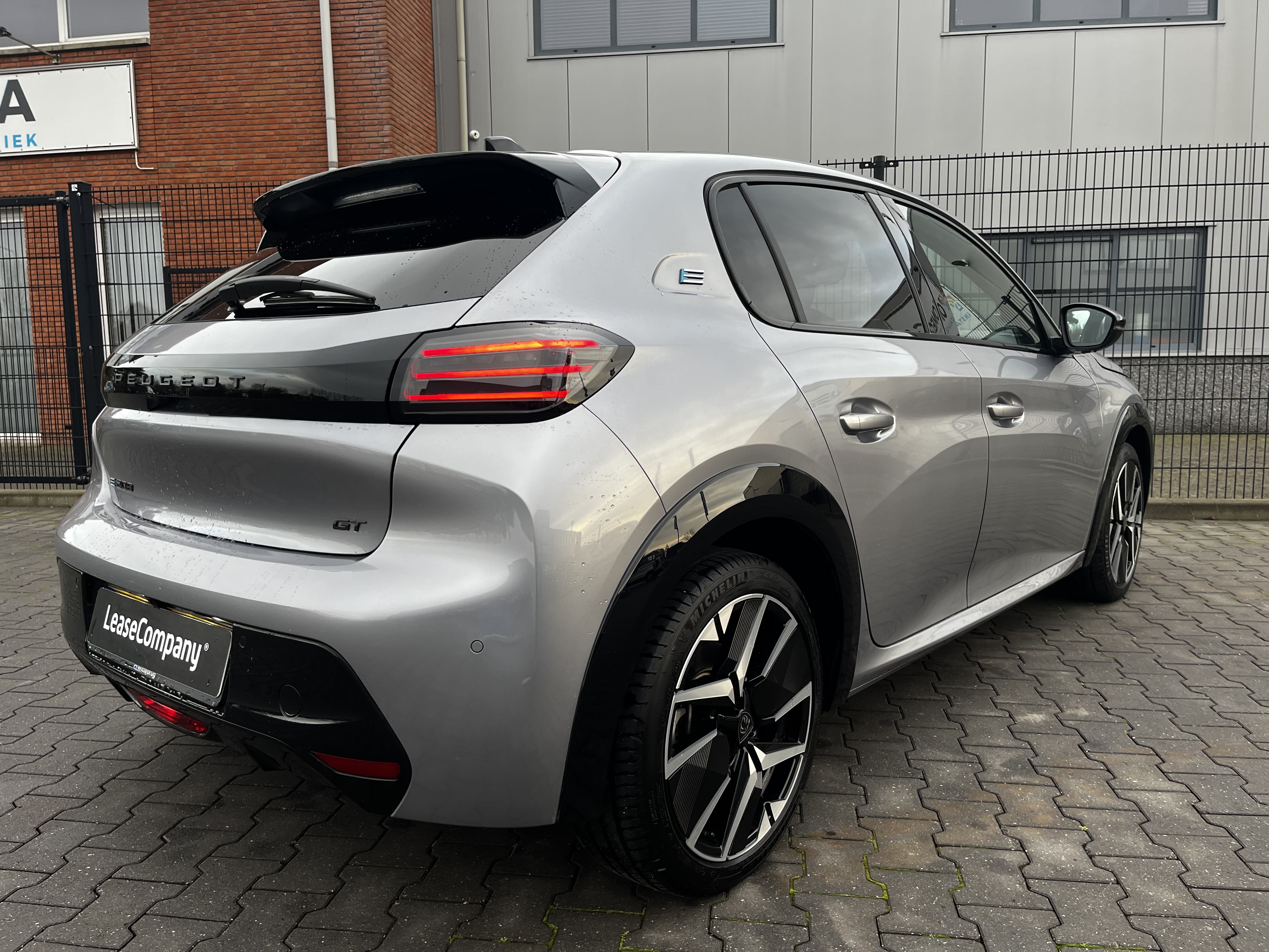 Peugeot e-208 115kW/ 51kWh GT foto 4