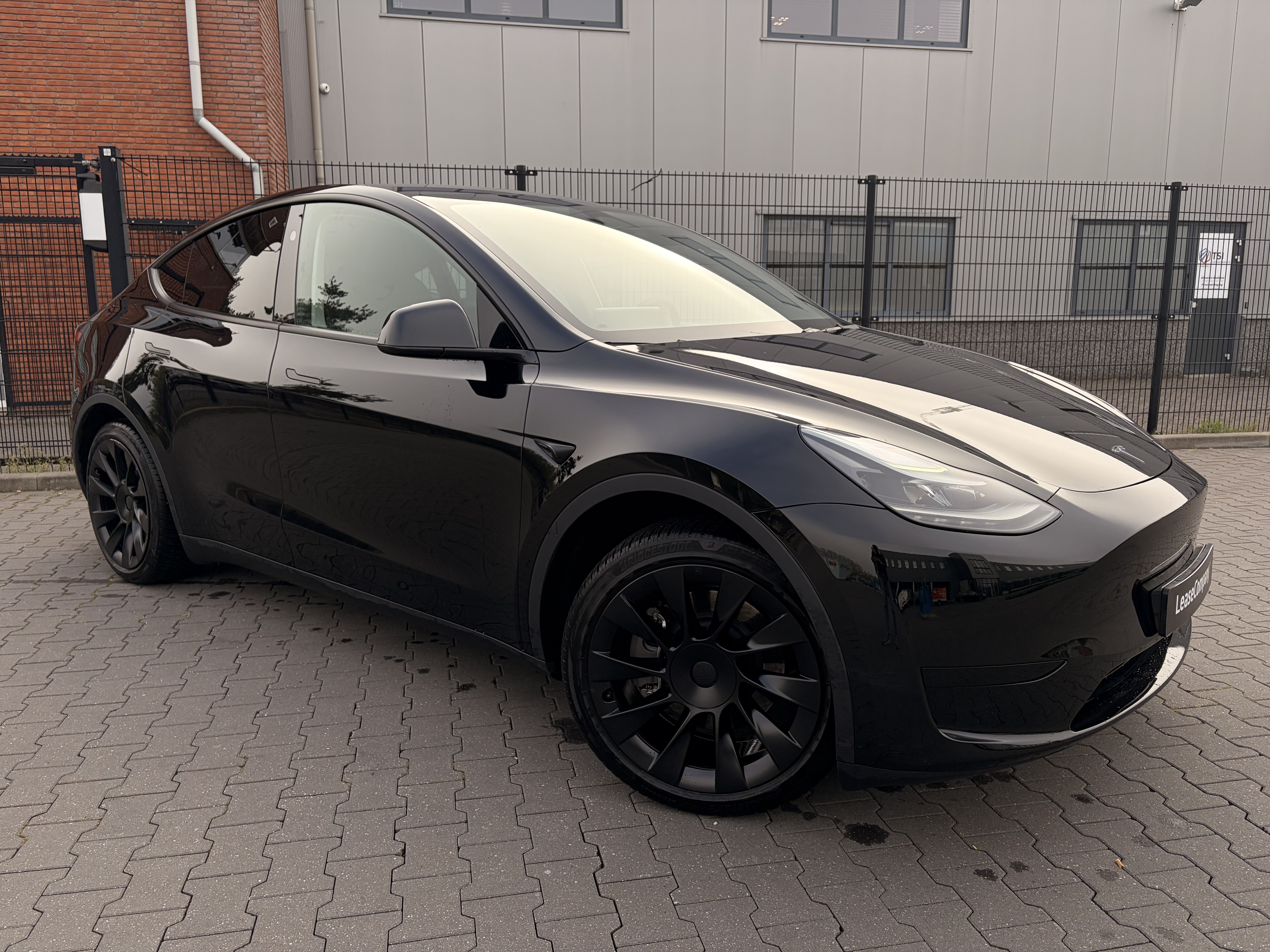 Tesla model Y RWD Long Range foto 1