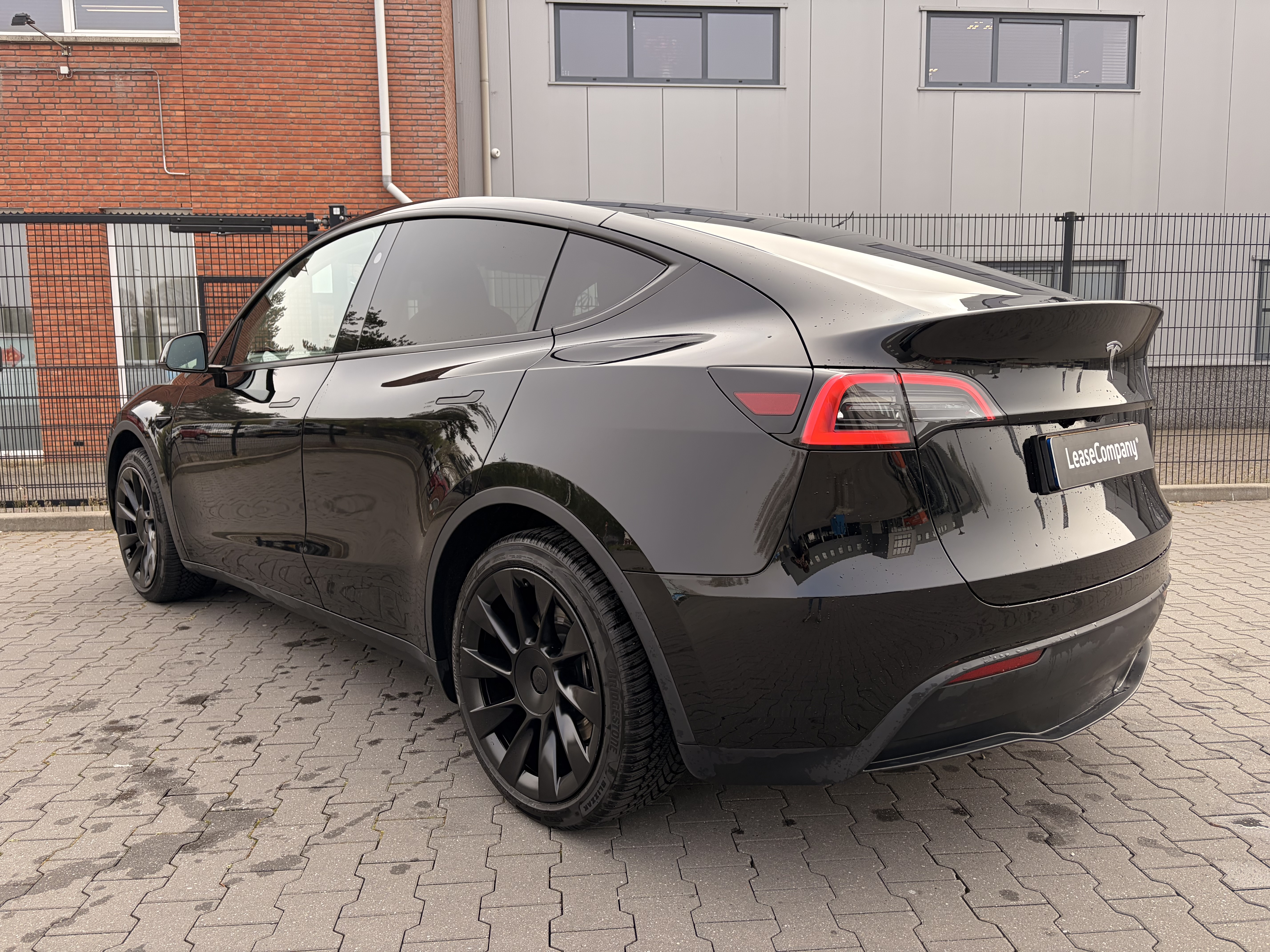 Tesla model Y RWD Long Range foto 2