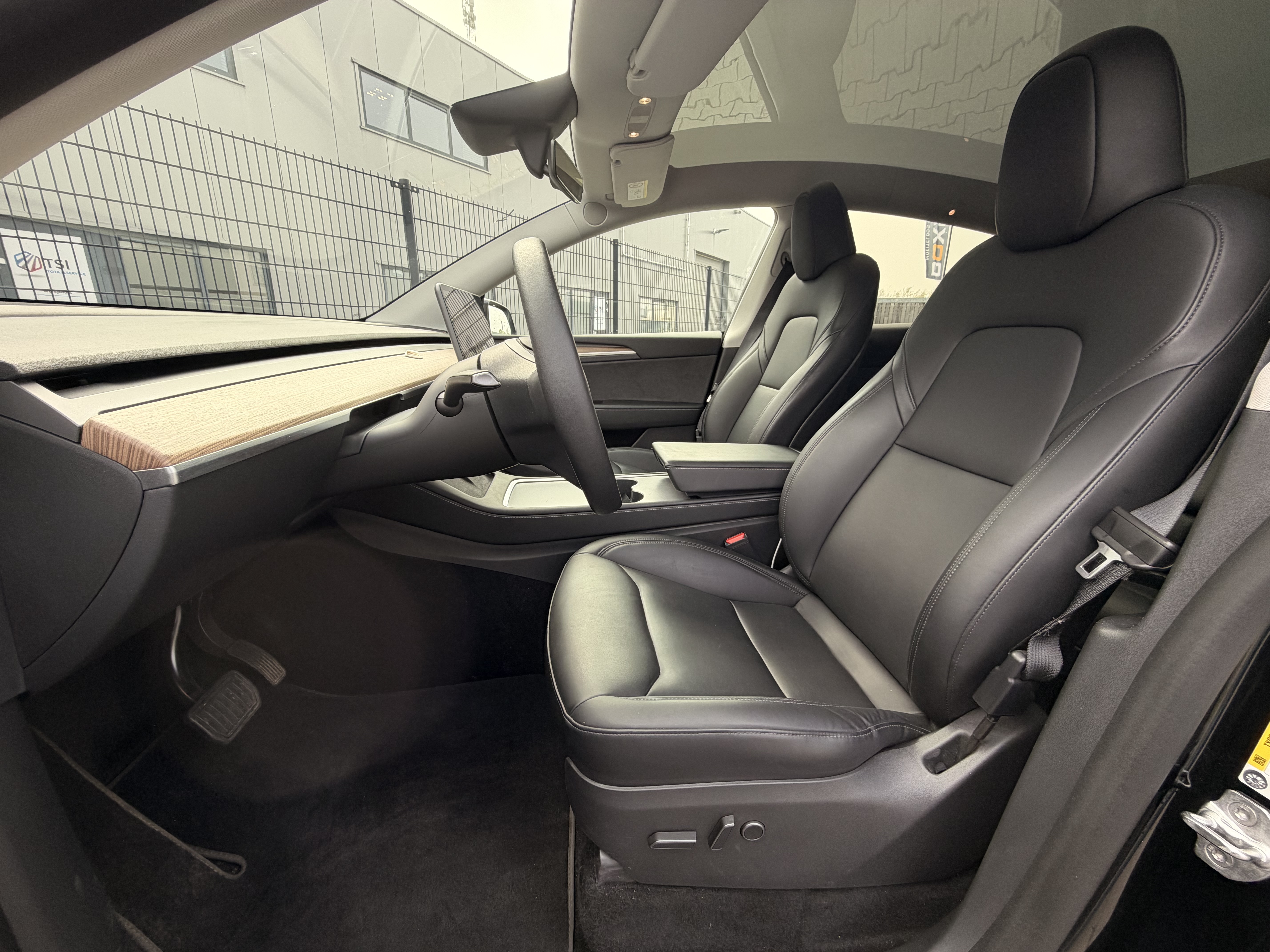 Tesla model Y RWD Long Range foto 6