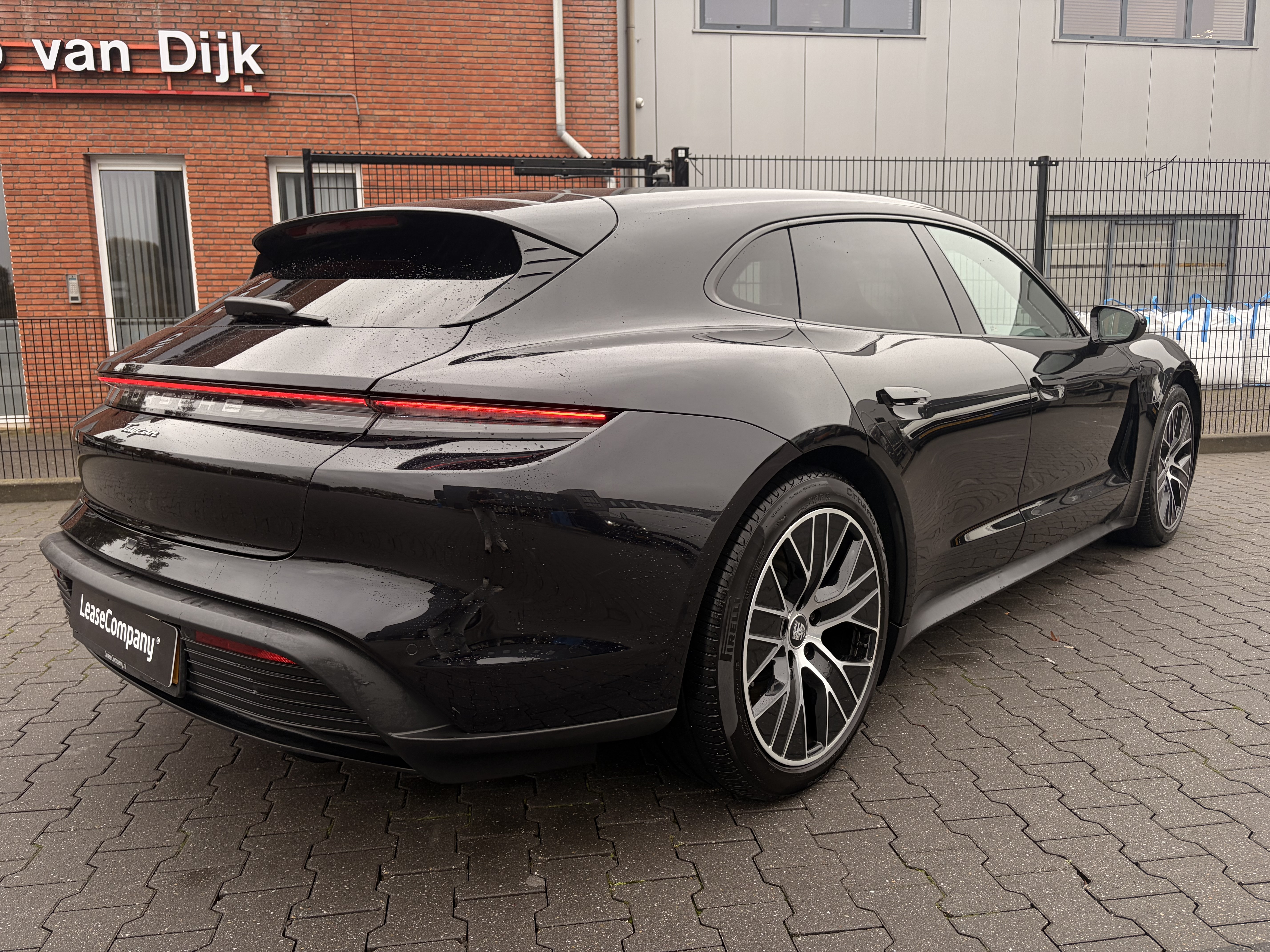 Porsche Taycan 300KW/ 79KWH Sport Turismo foto 3