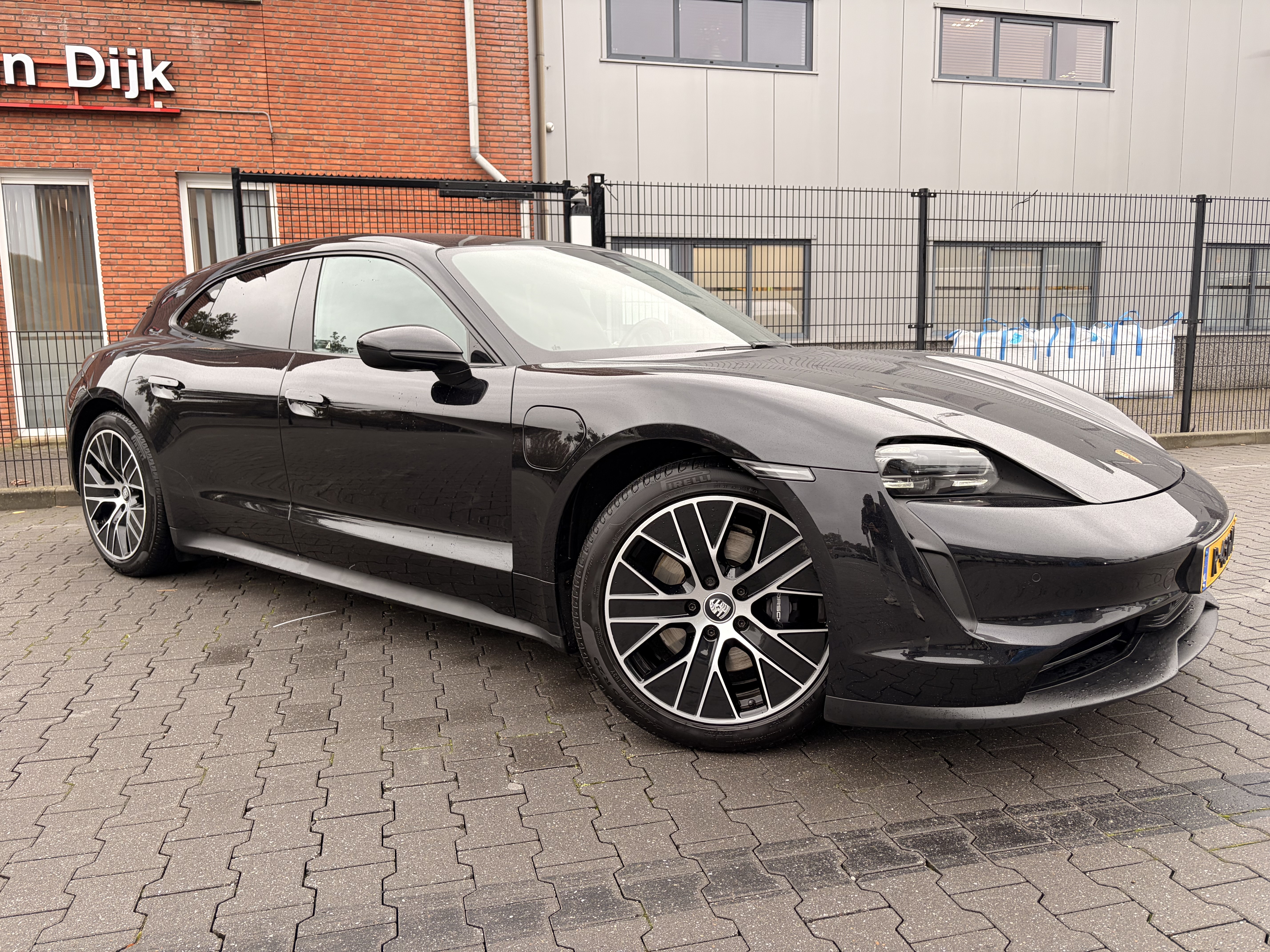 Porsche Taycan 300KW/ 79KWH Sport Turismo foto 1