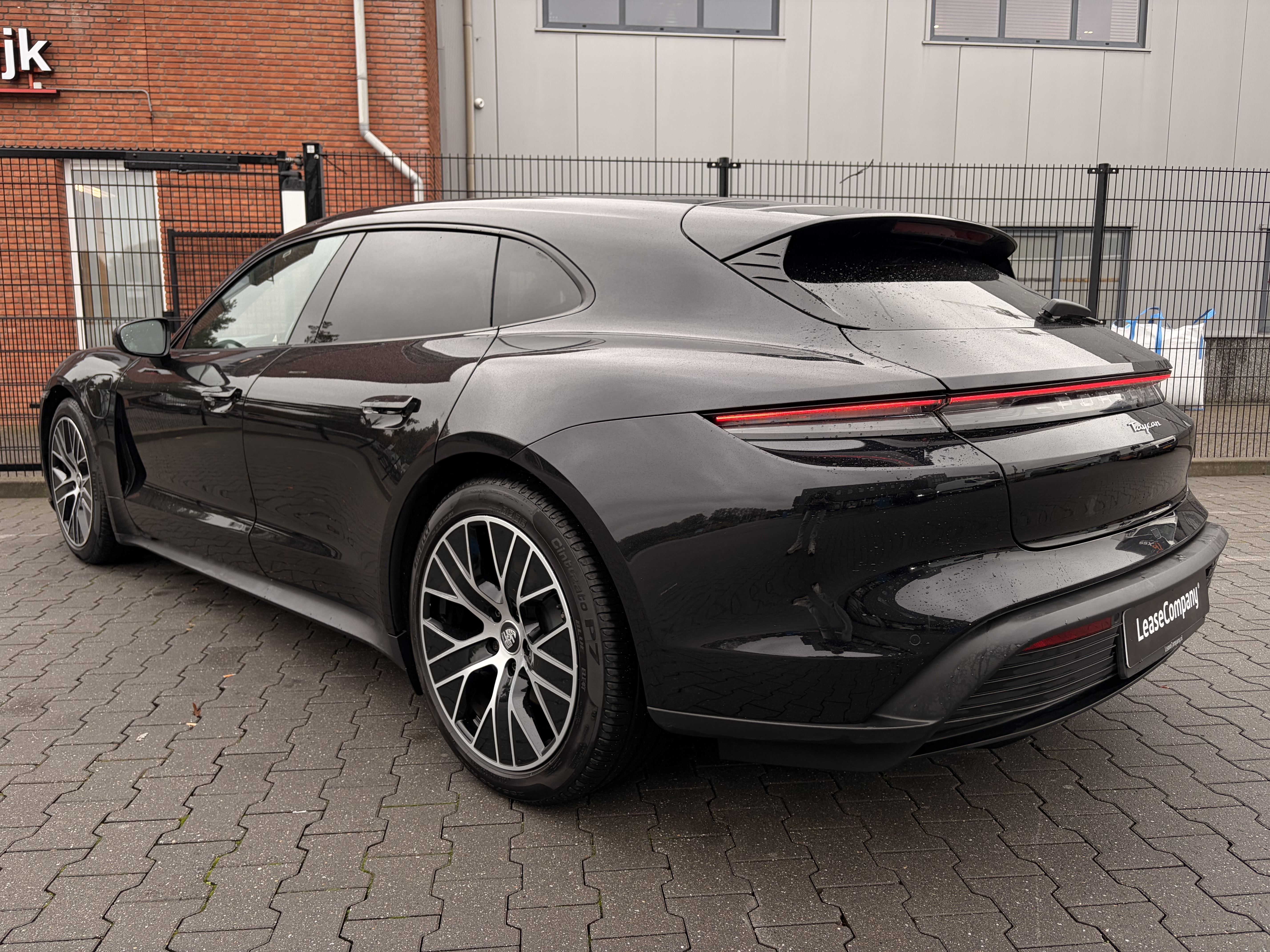 Porsche Taycan 300KW/ 79KWH Sport Turismo foto 2