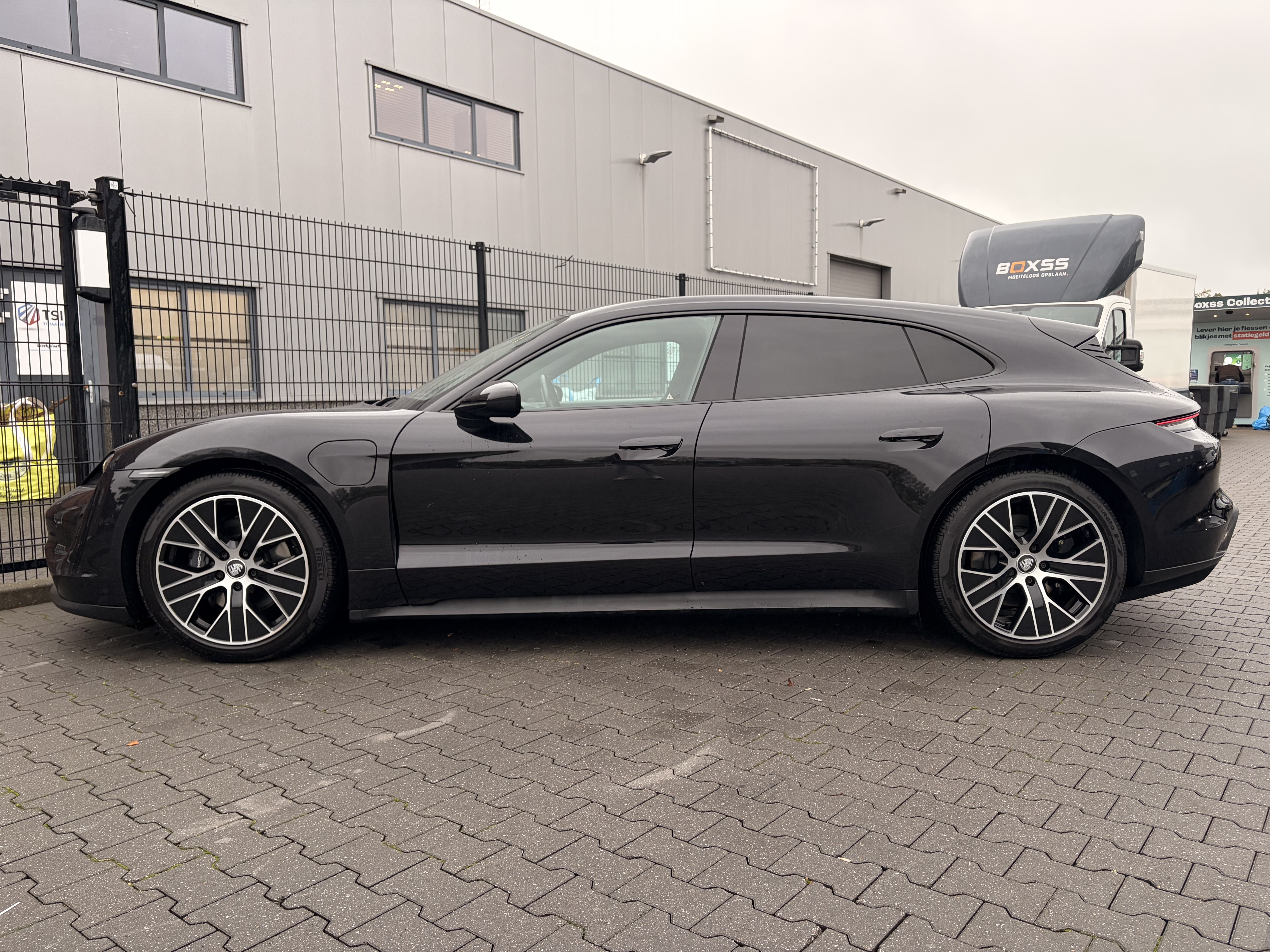 Porsche Taycan 300KW/ 79KWH Sport Turismo foto 4
