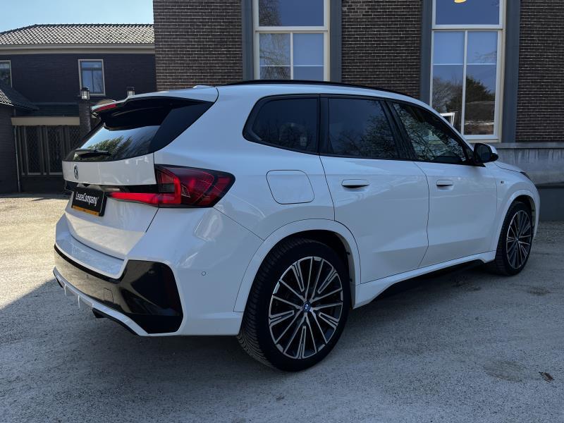 BMW iX1 xDrive30 Launch Edition | Per direct beschikbaar | 16% bijtelling foto 4