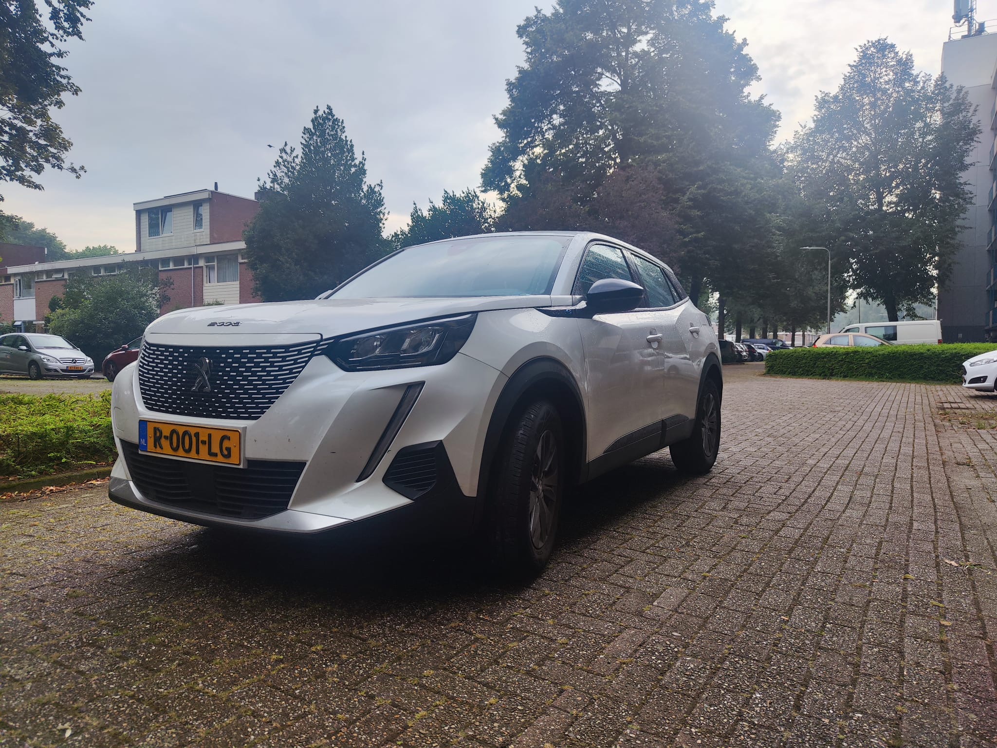 Peugeot e-2008 100kW/ 50kWh Active Pack foto 2