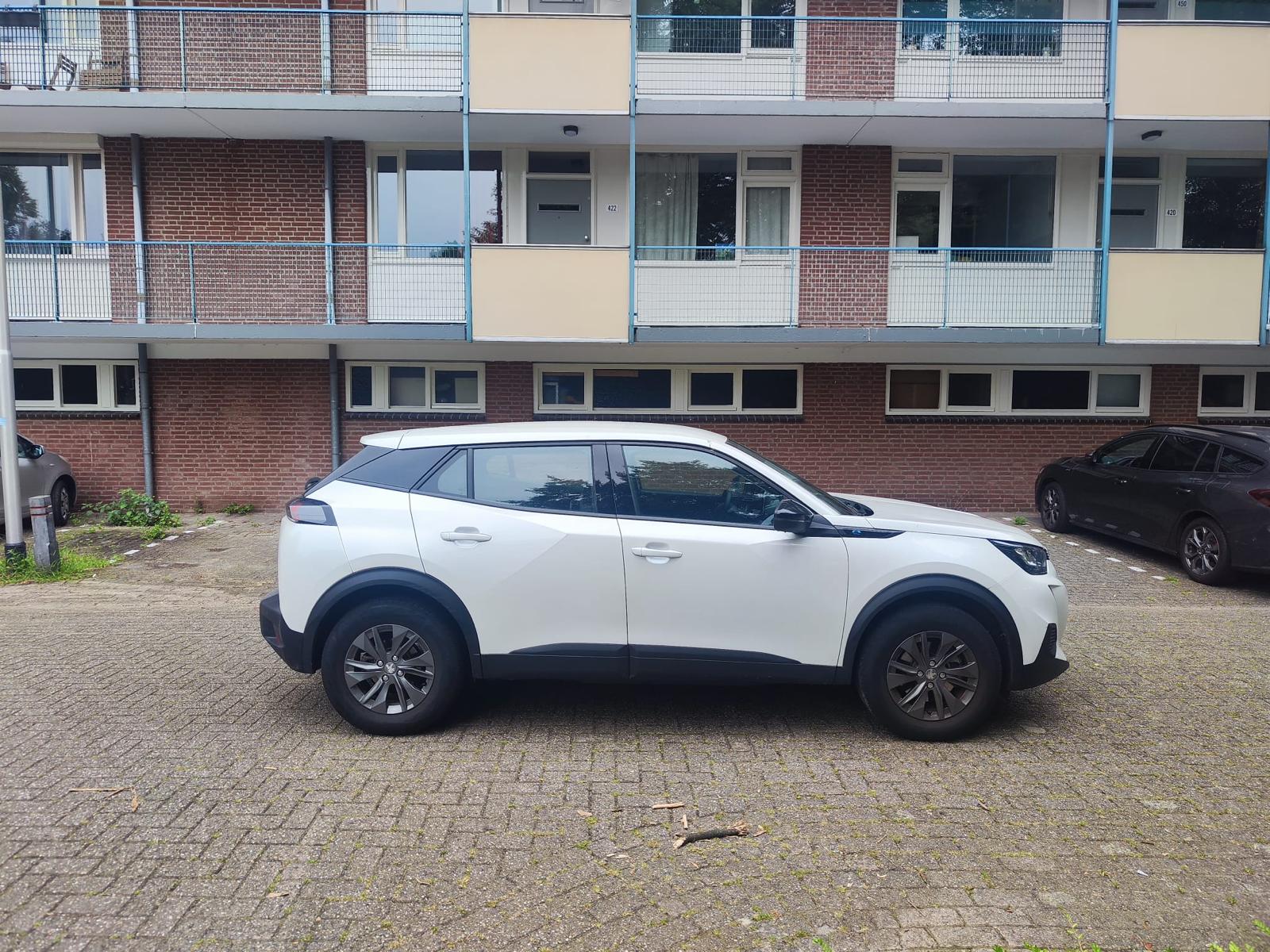 Peugeot e-2008 100kW/ 50kWh Active Pack foto 4